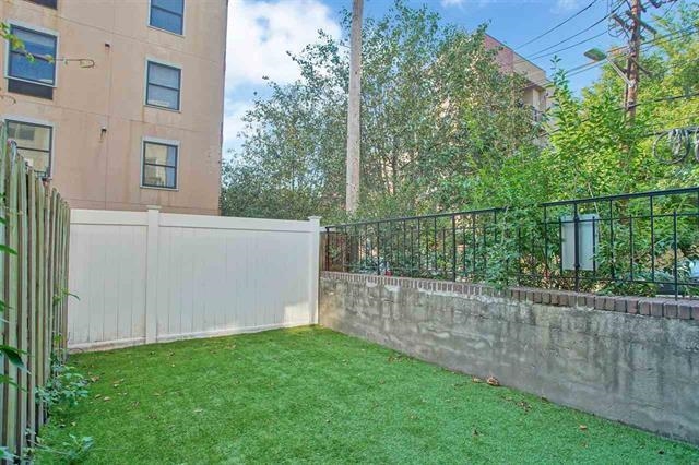 132 JACKSON ST - Photo 4