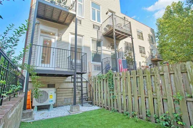 132 JACKSON ST - Photo 5