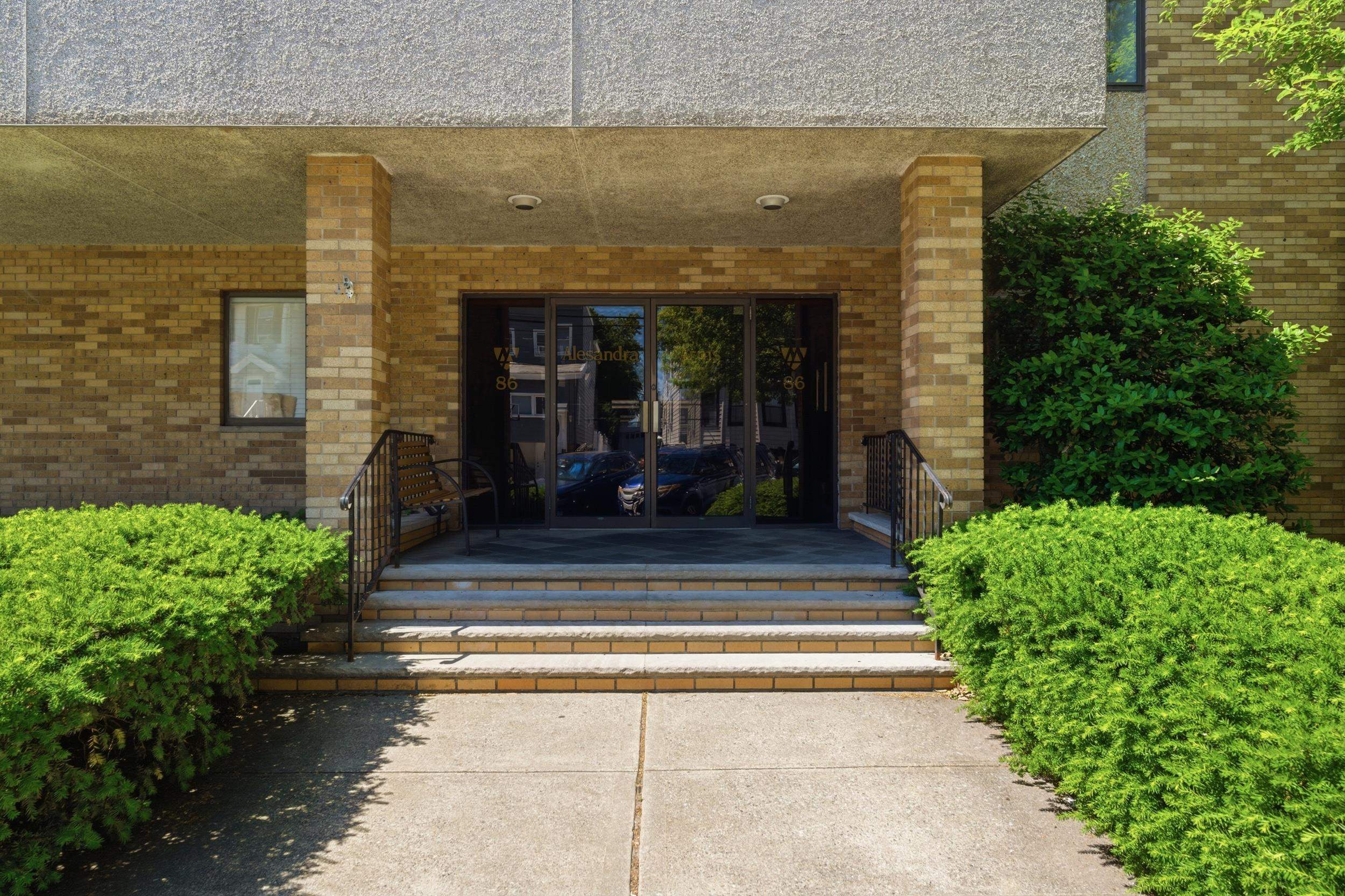 86 WEST 33RD ST #211