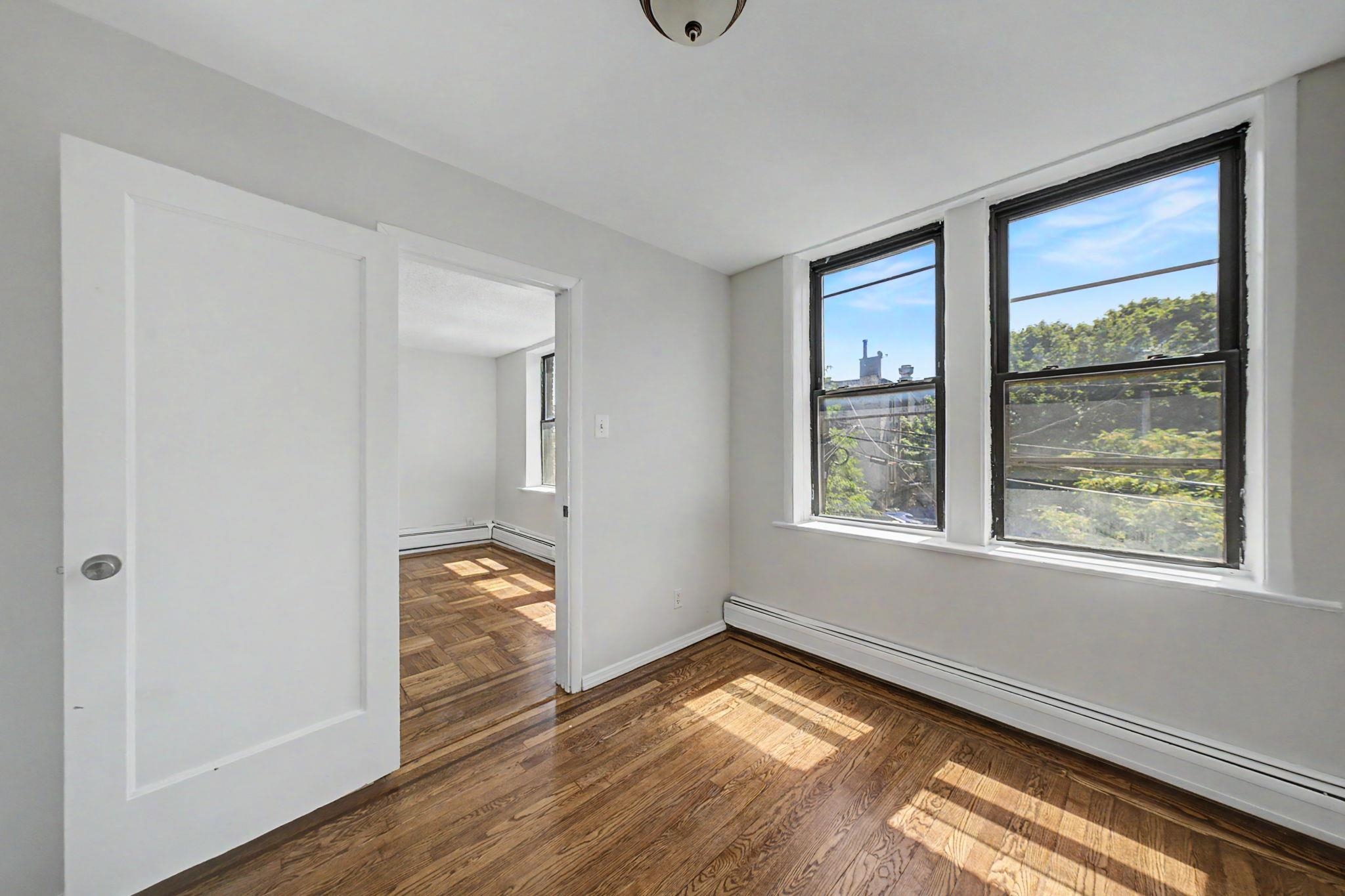 29-31 CRESCENT AVE