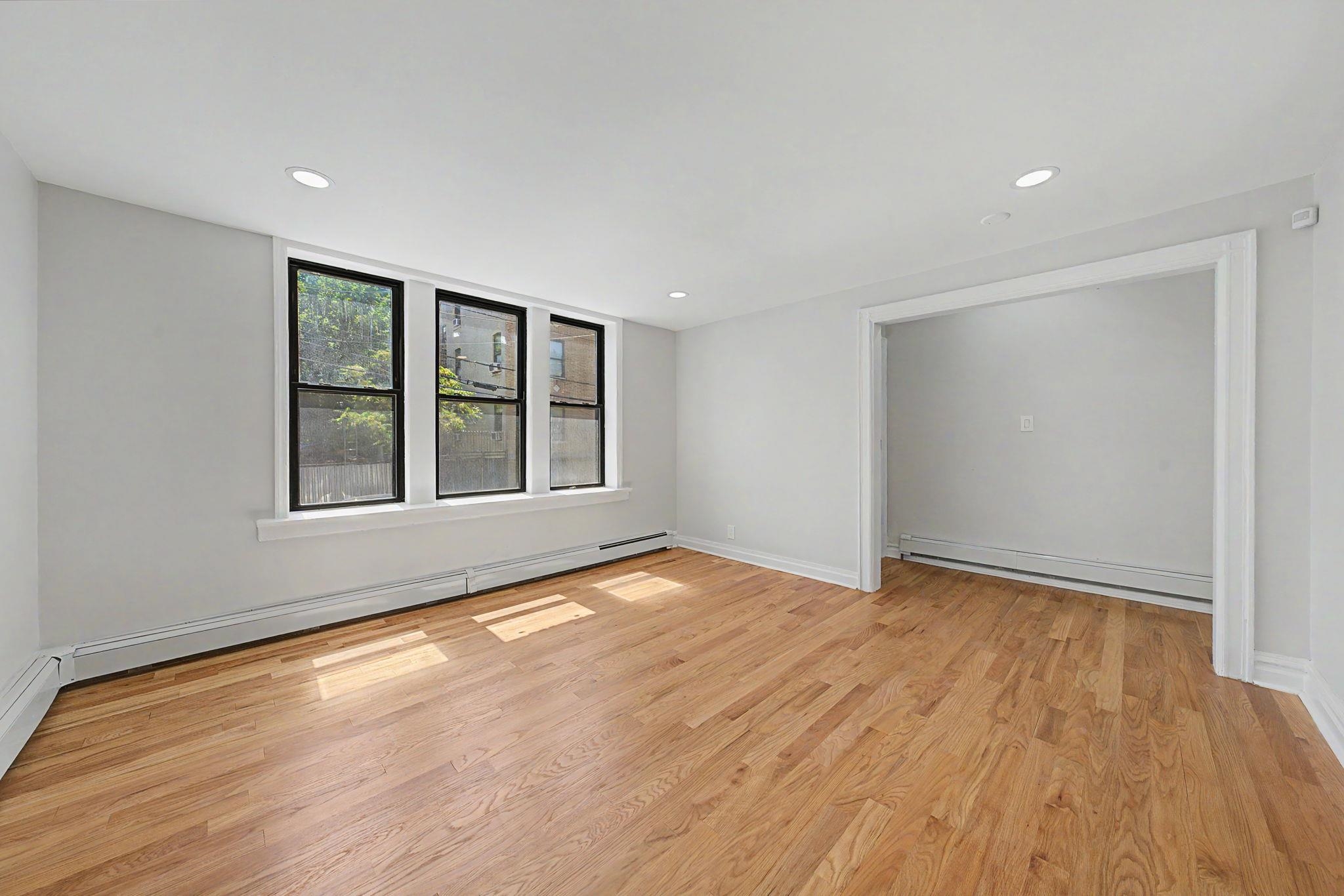29-31 CRESCENT AVE - Photo 3