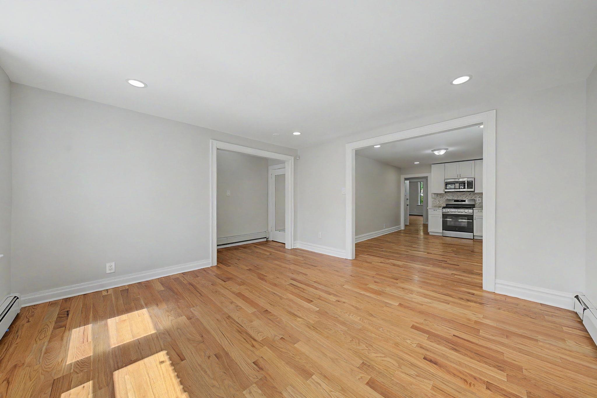 29-31 CRESCENT AVE - Photo 4