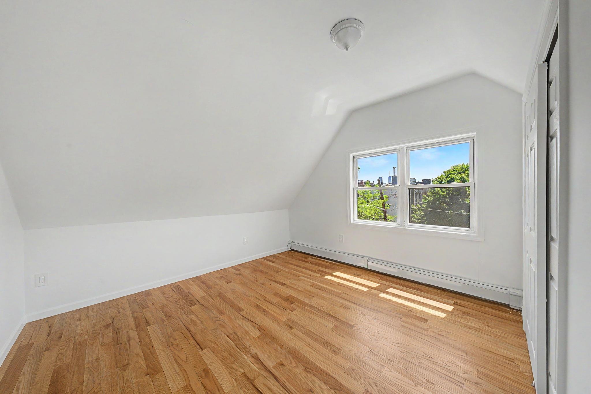 29-31 CRESCENT AVE
