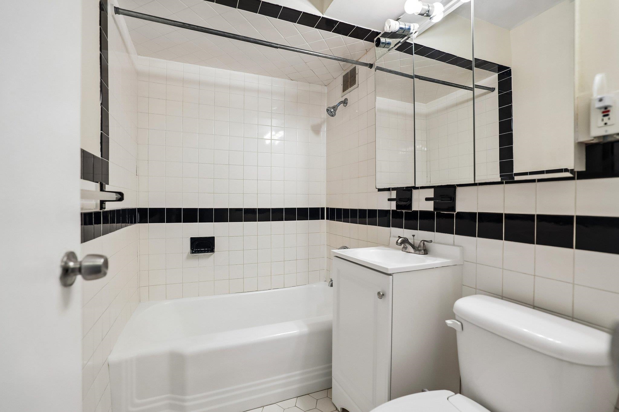 6515 BLVD EAST - Photo 4