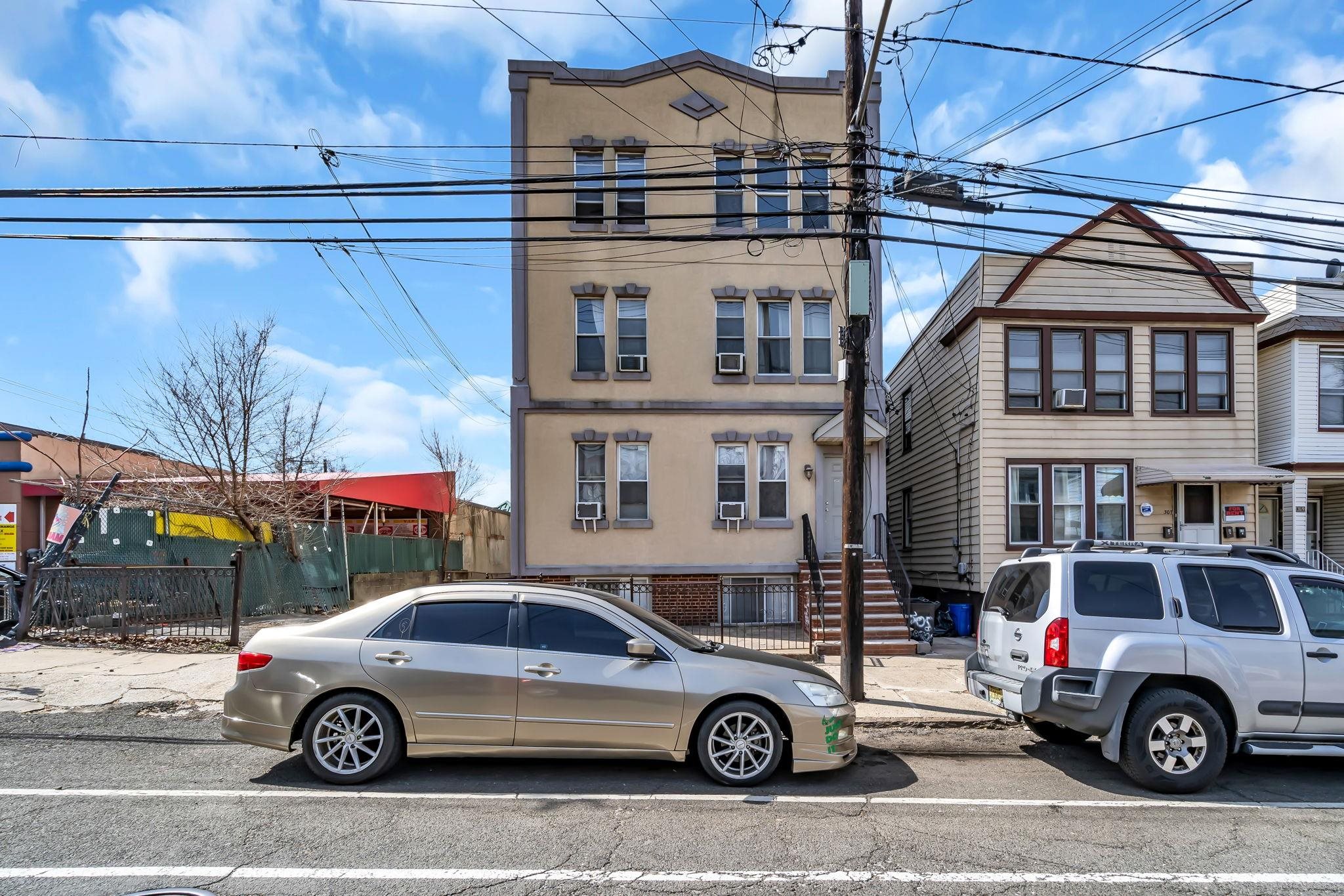 305 CATOR AVE - Photo 4