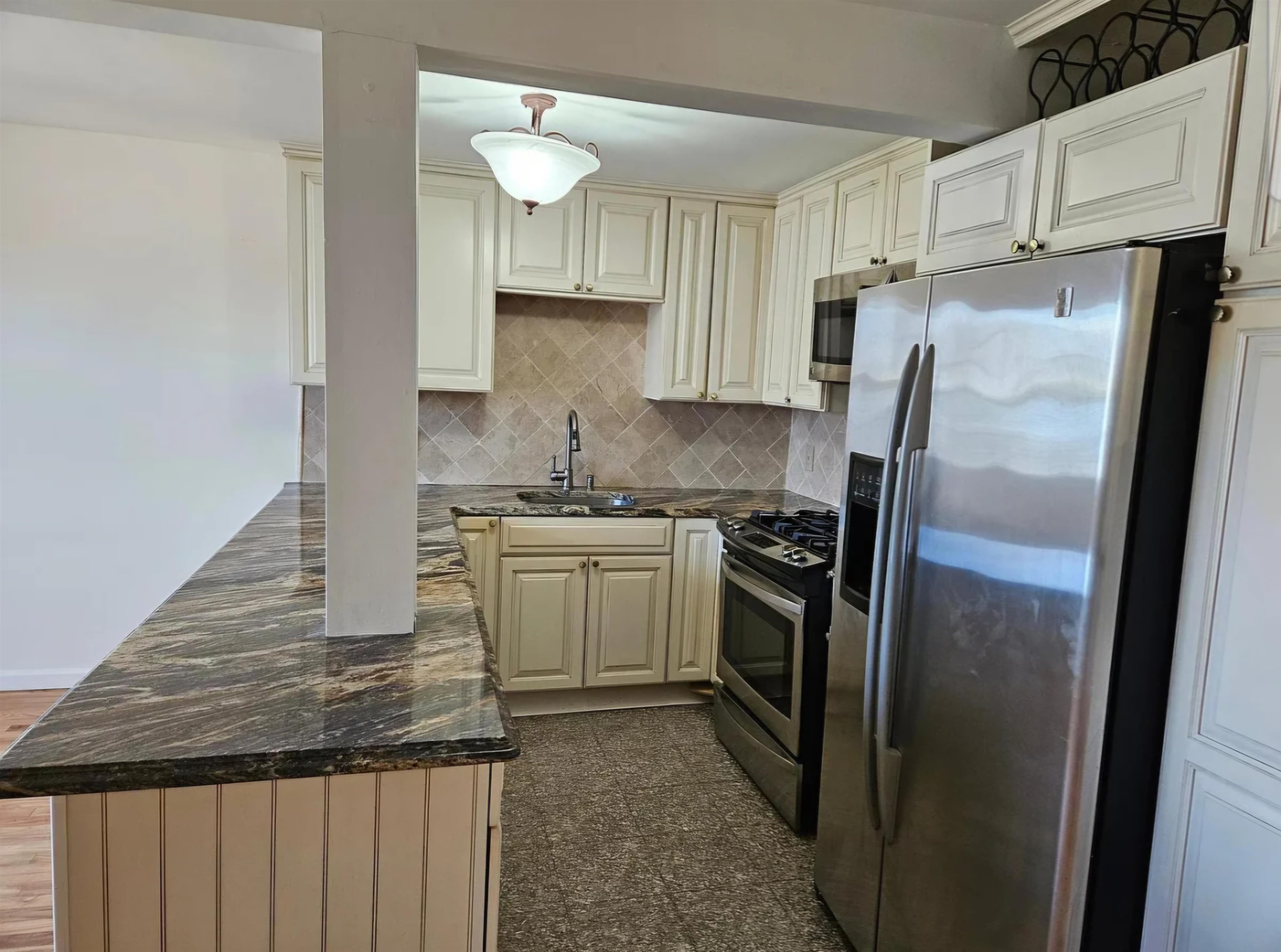 84 LAIDLAW AVE - Photo 5