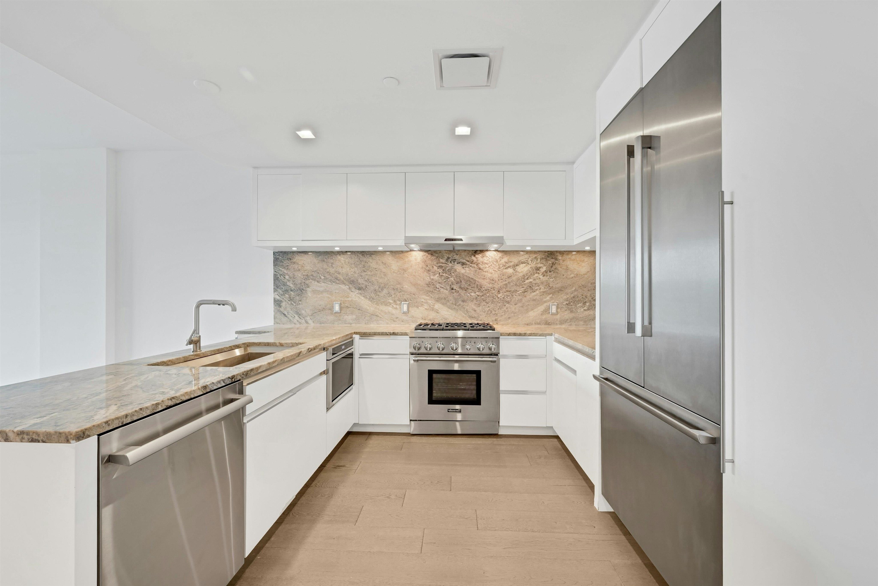 320 ADOLPHUS AVE - Photo 2