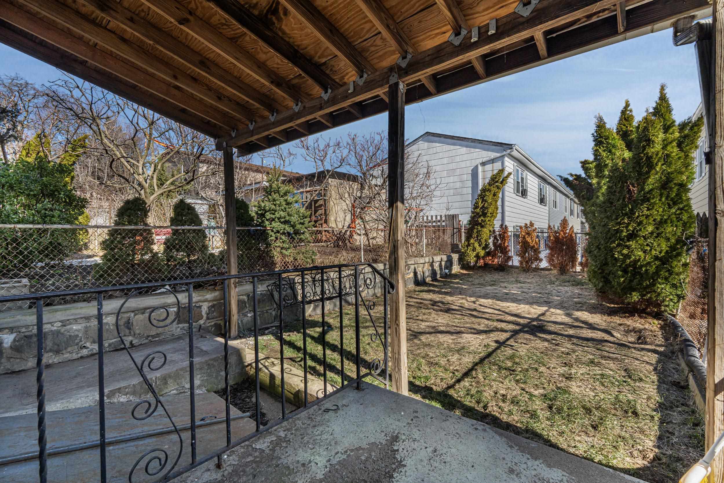 318 70TH ST - Photo 2