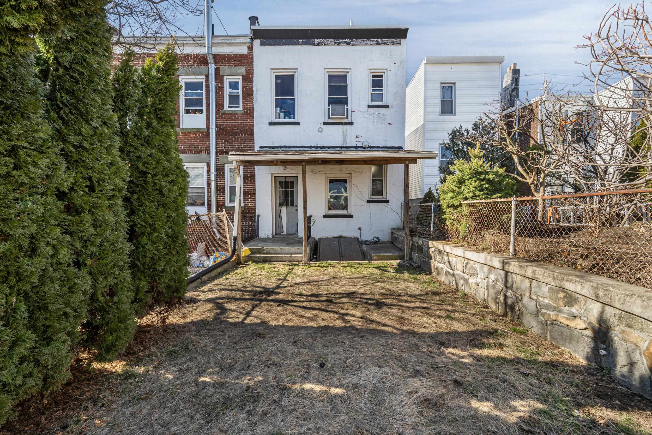 318 70TH ST - Photo 3