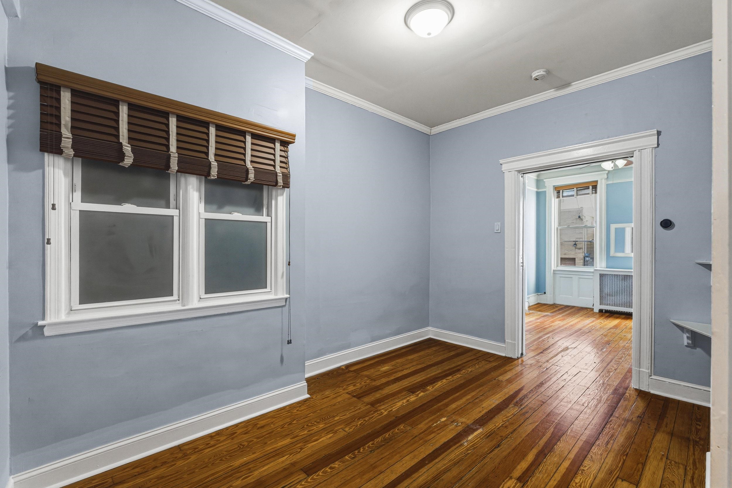 318 70TH ST - Photo 5