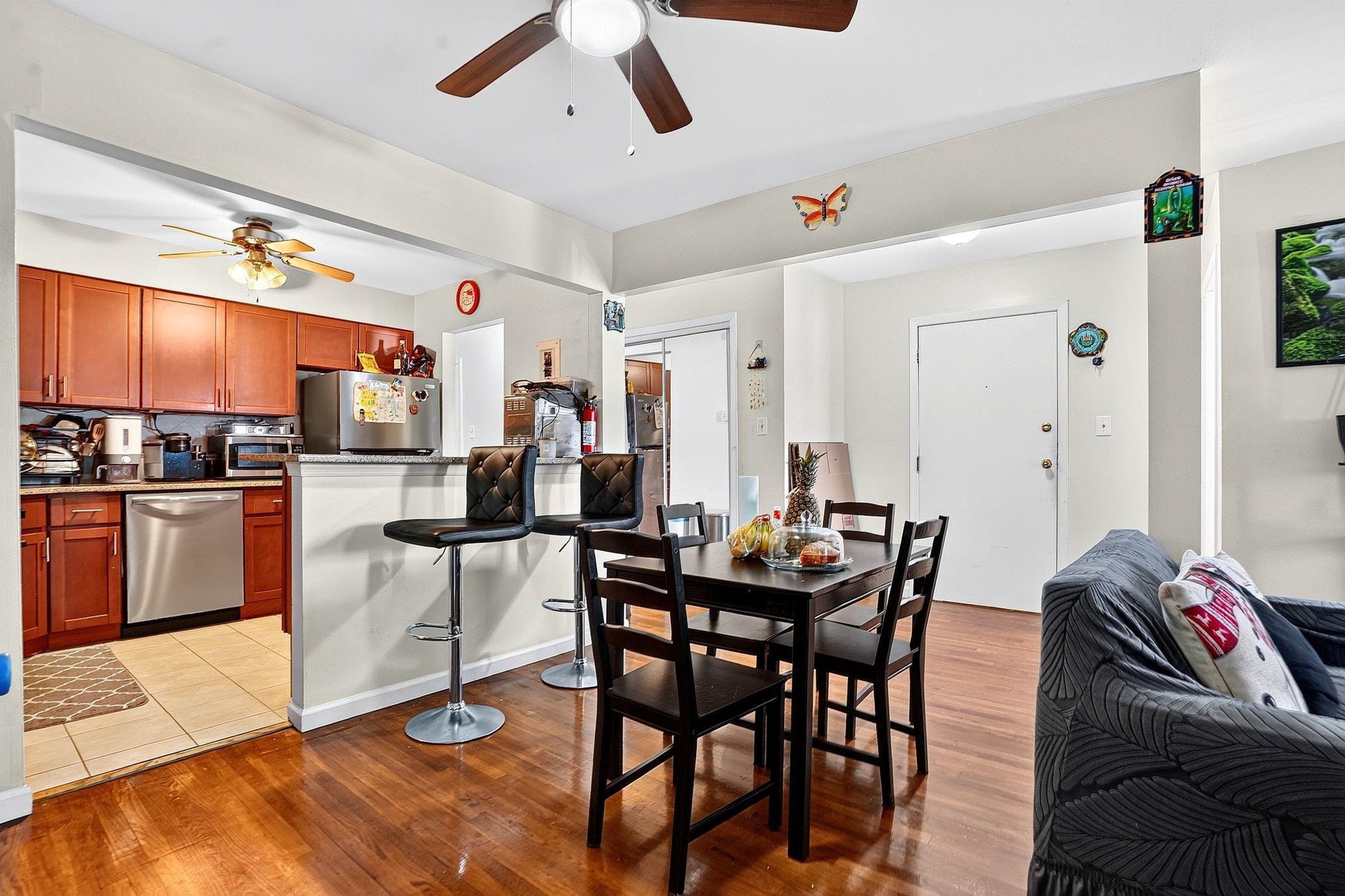 502 AVENUE C - Photo 5