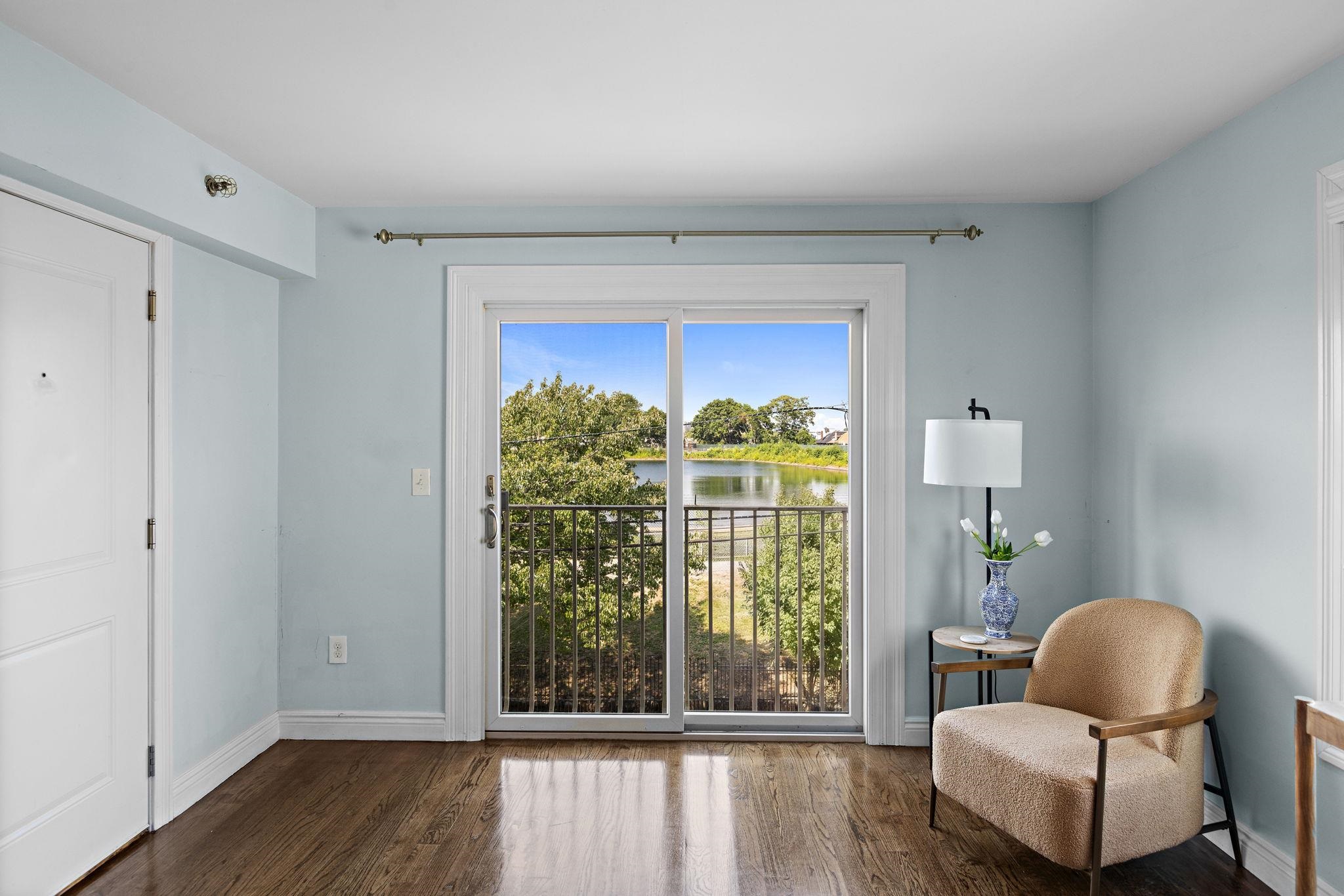 137 20TH ST - Photo 2