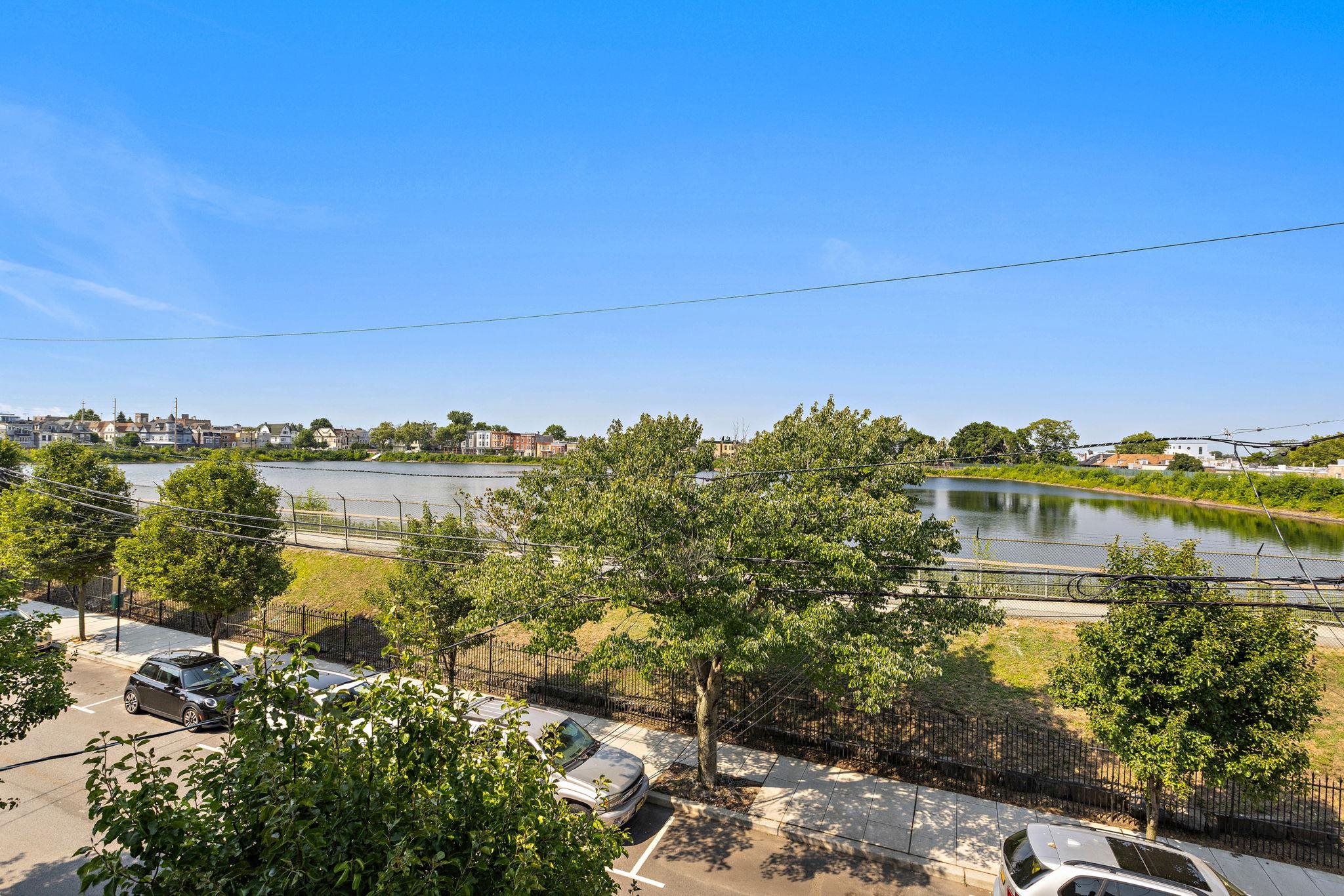 137 20TH ST - Photo 4