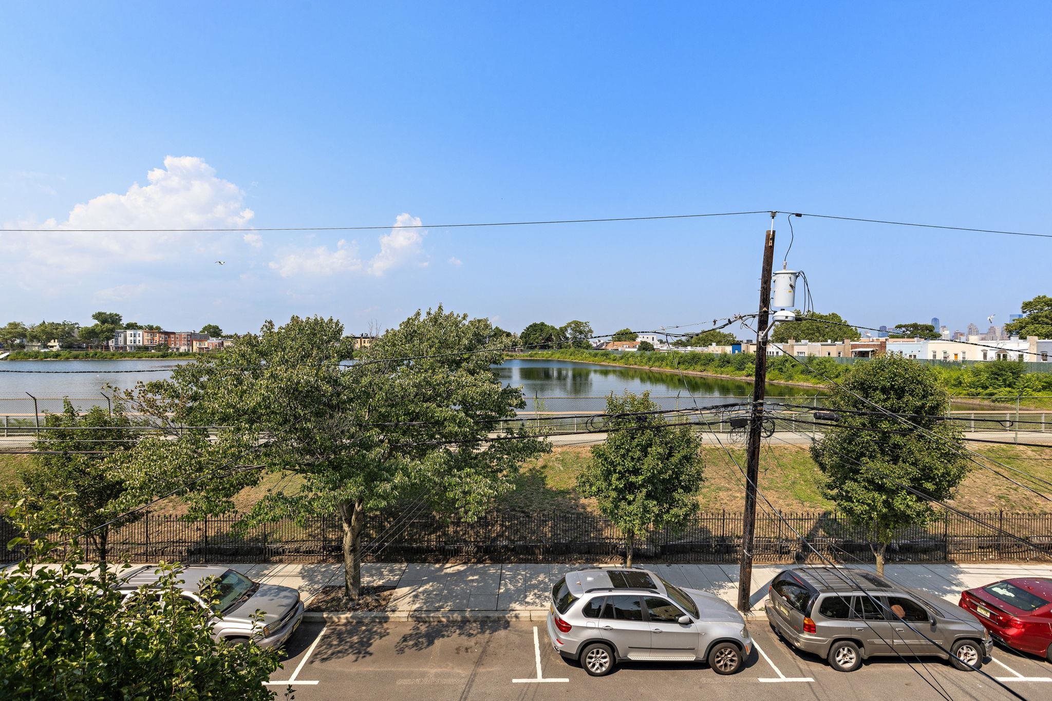 137 20TH ST - Photo 5