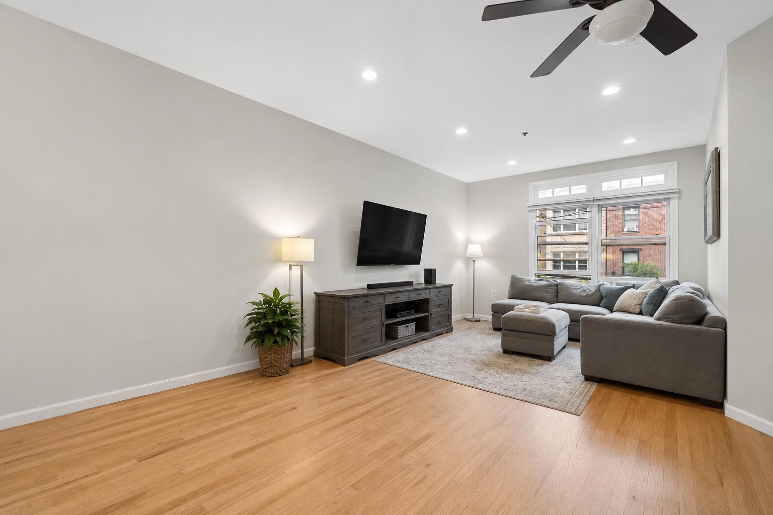 81 MONROE ST - Photo 4