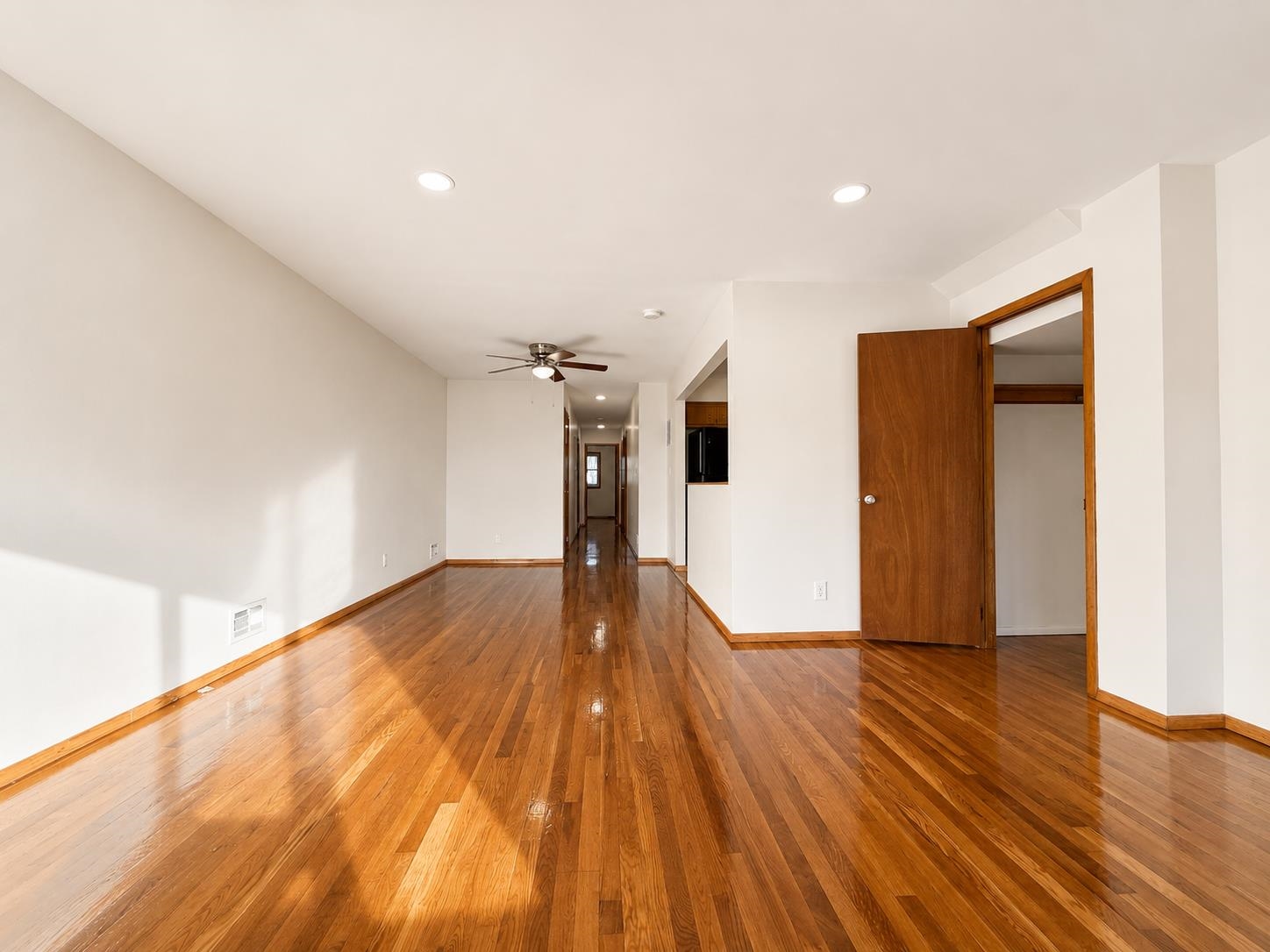 336 AVENUE E - Photo 2