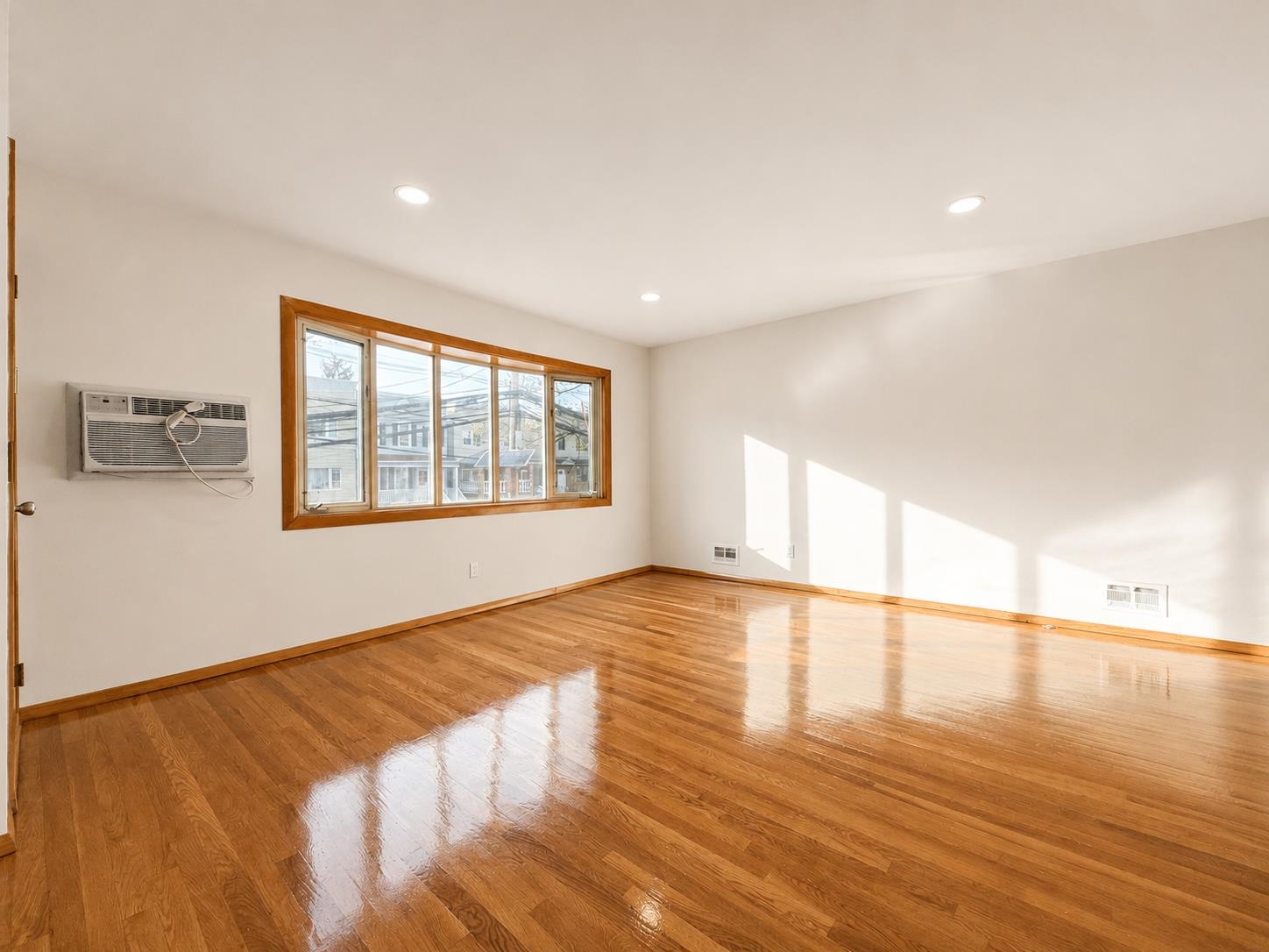 336 AVENUE E - Photo 4