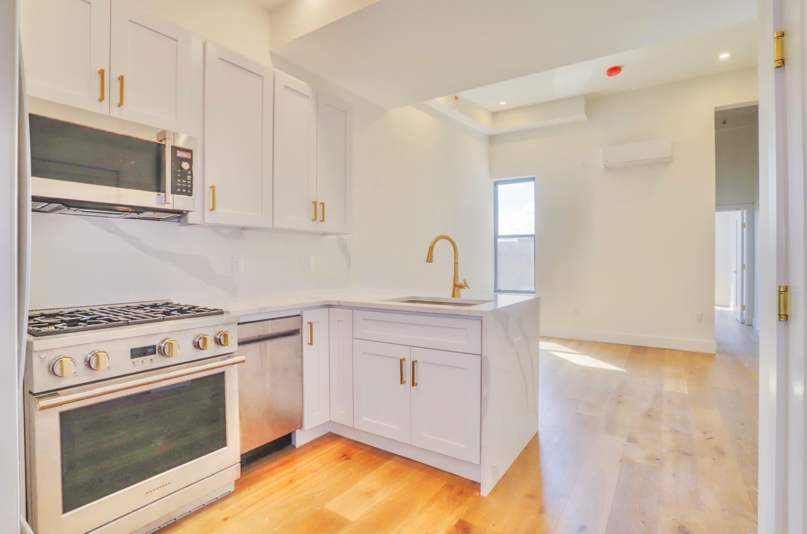 842 PARK AVE - Photo 4
