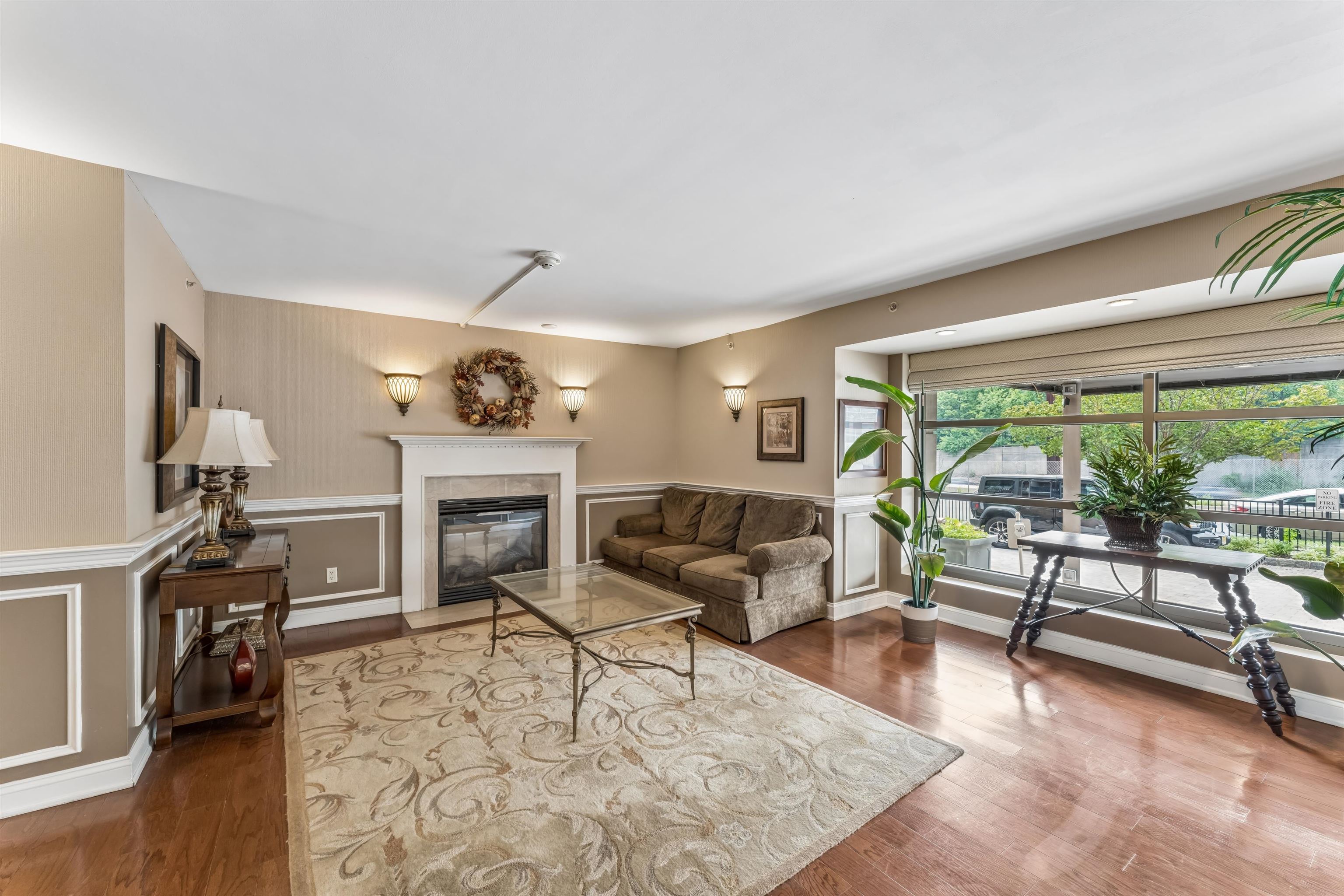 60 PARKWAY DR #1M