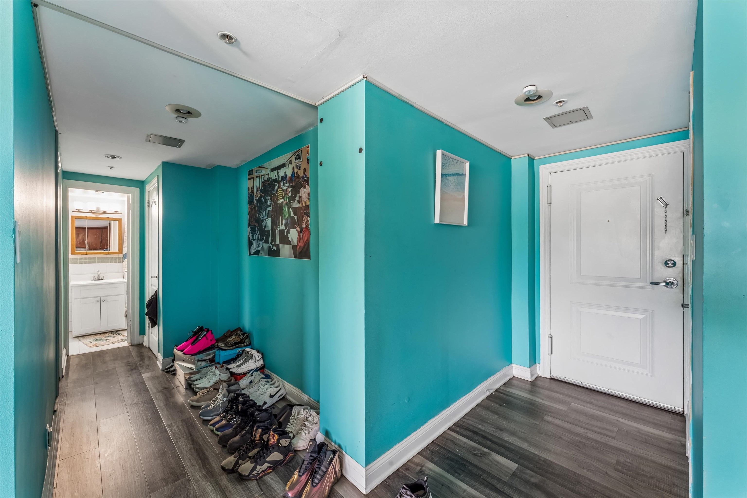 60 PARKWAY DR #1M