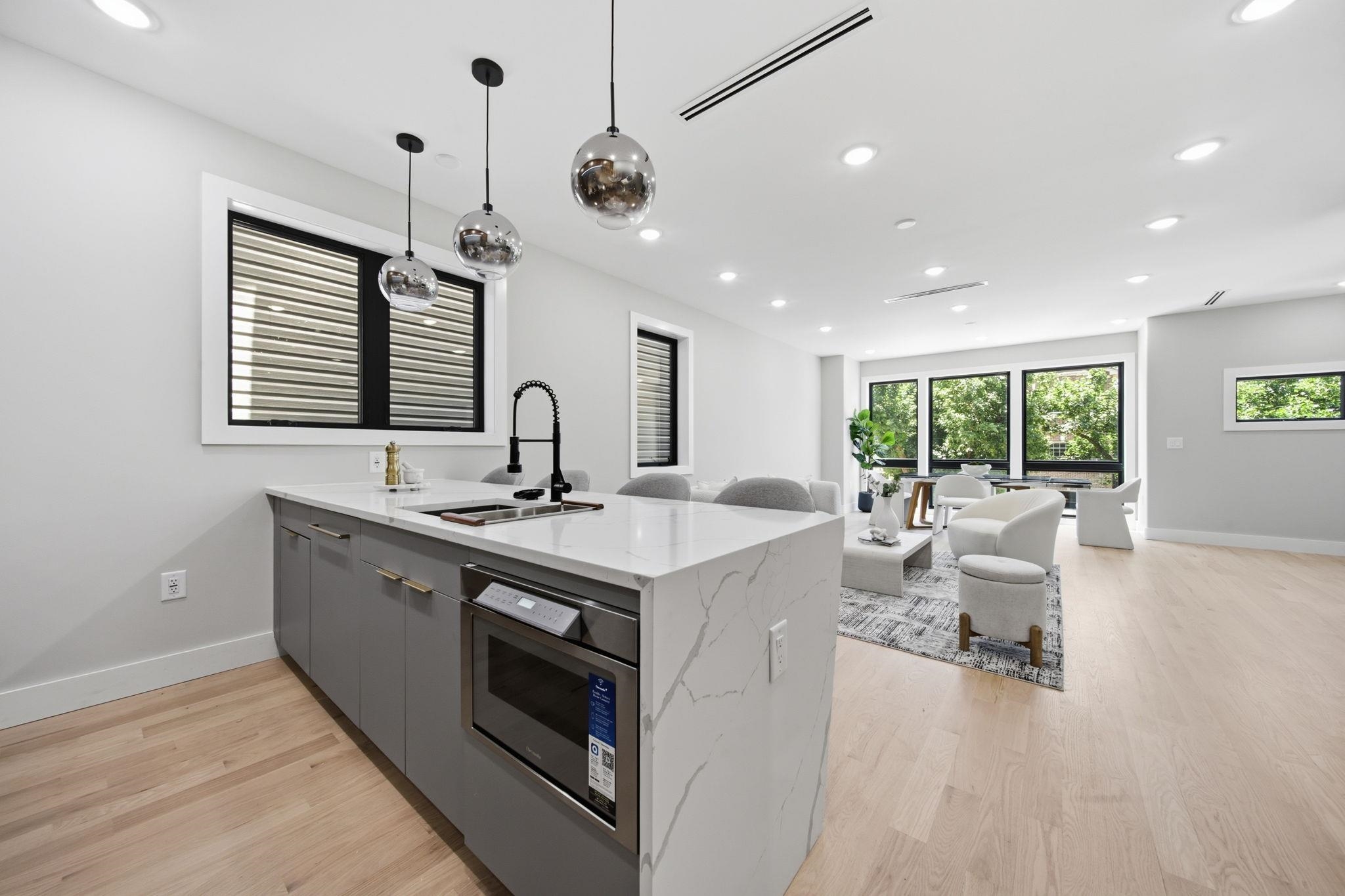24 LINCOLN ST - Photo 6