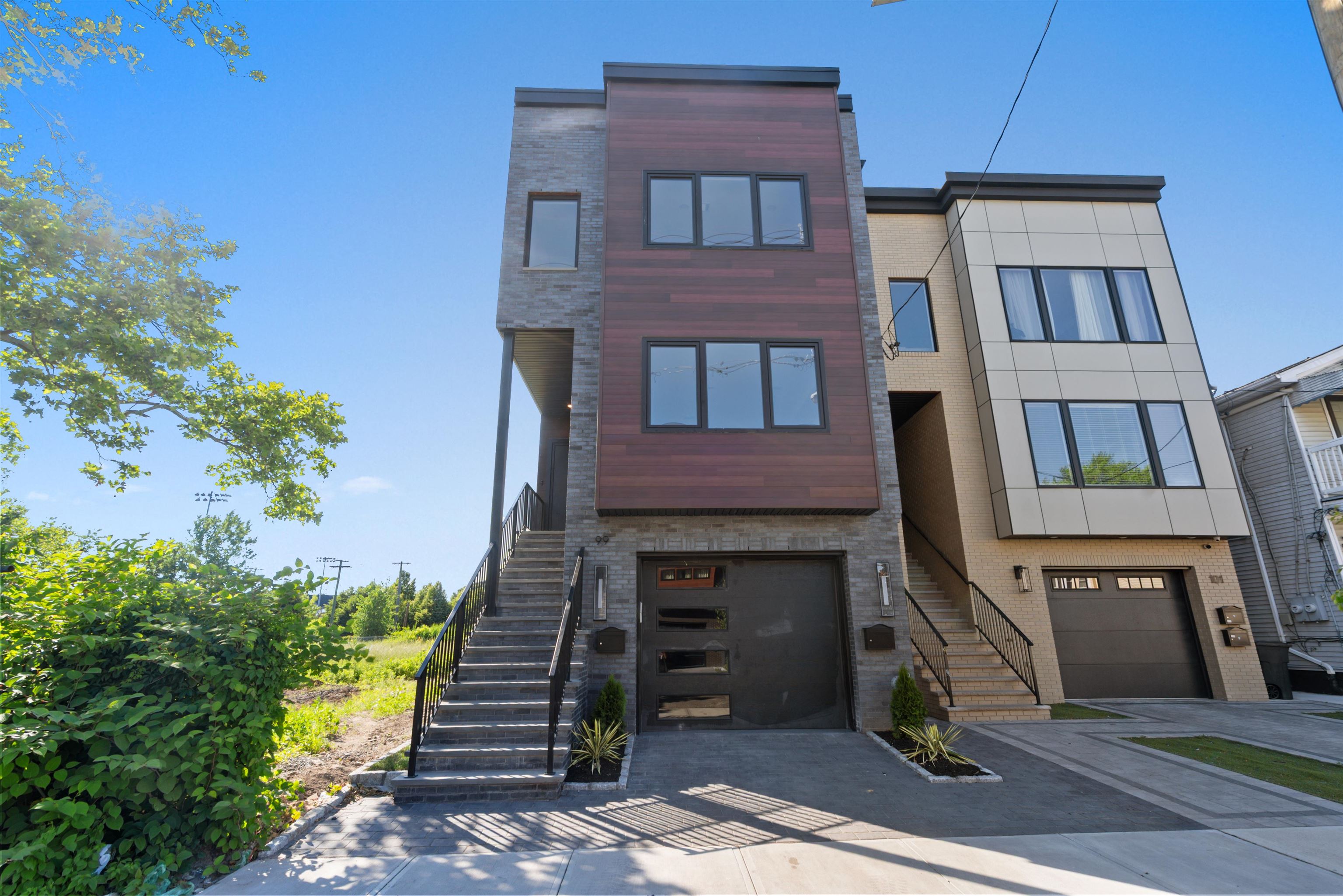 99 VAN HORNE ST #2