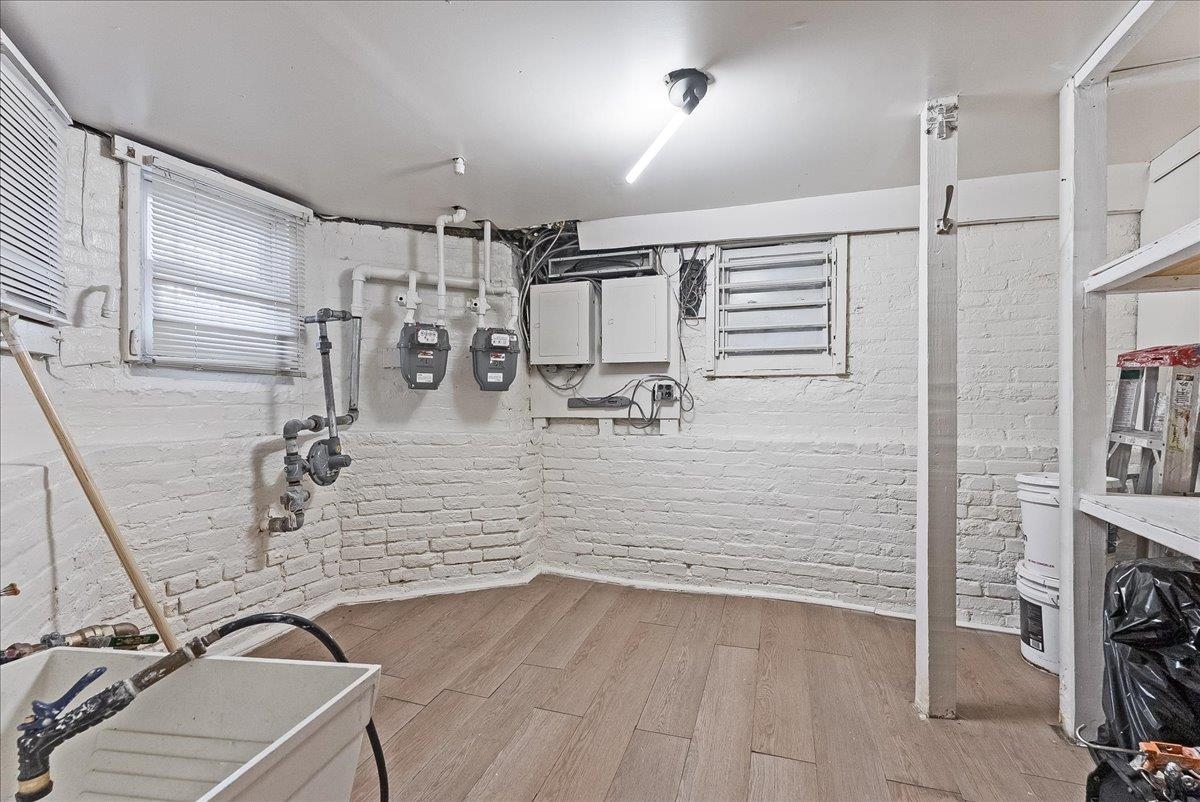 86 CLENDENNY AVE