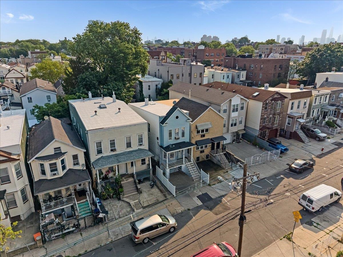 86 CLENDENNY AVE