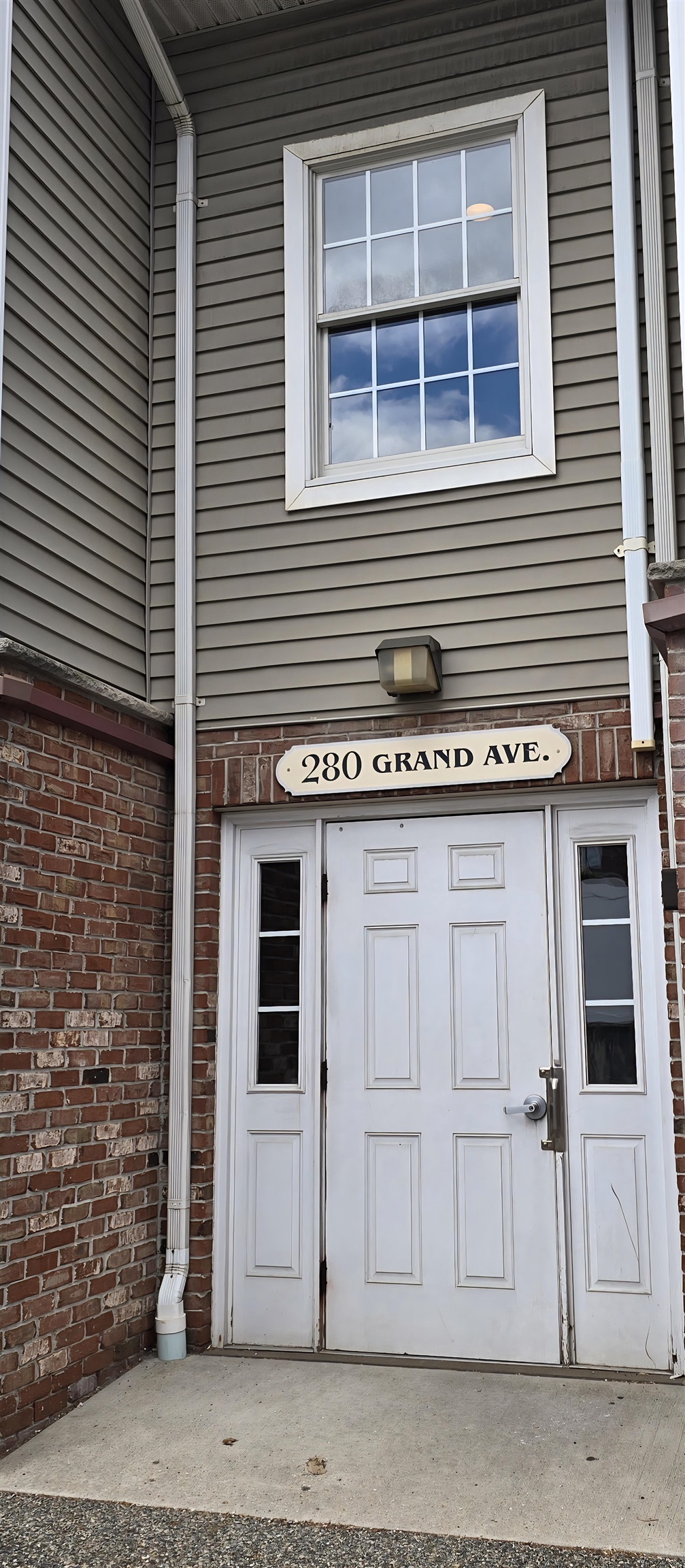 280 GRAND AVE - Photo 2