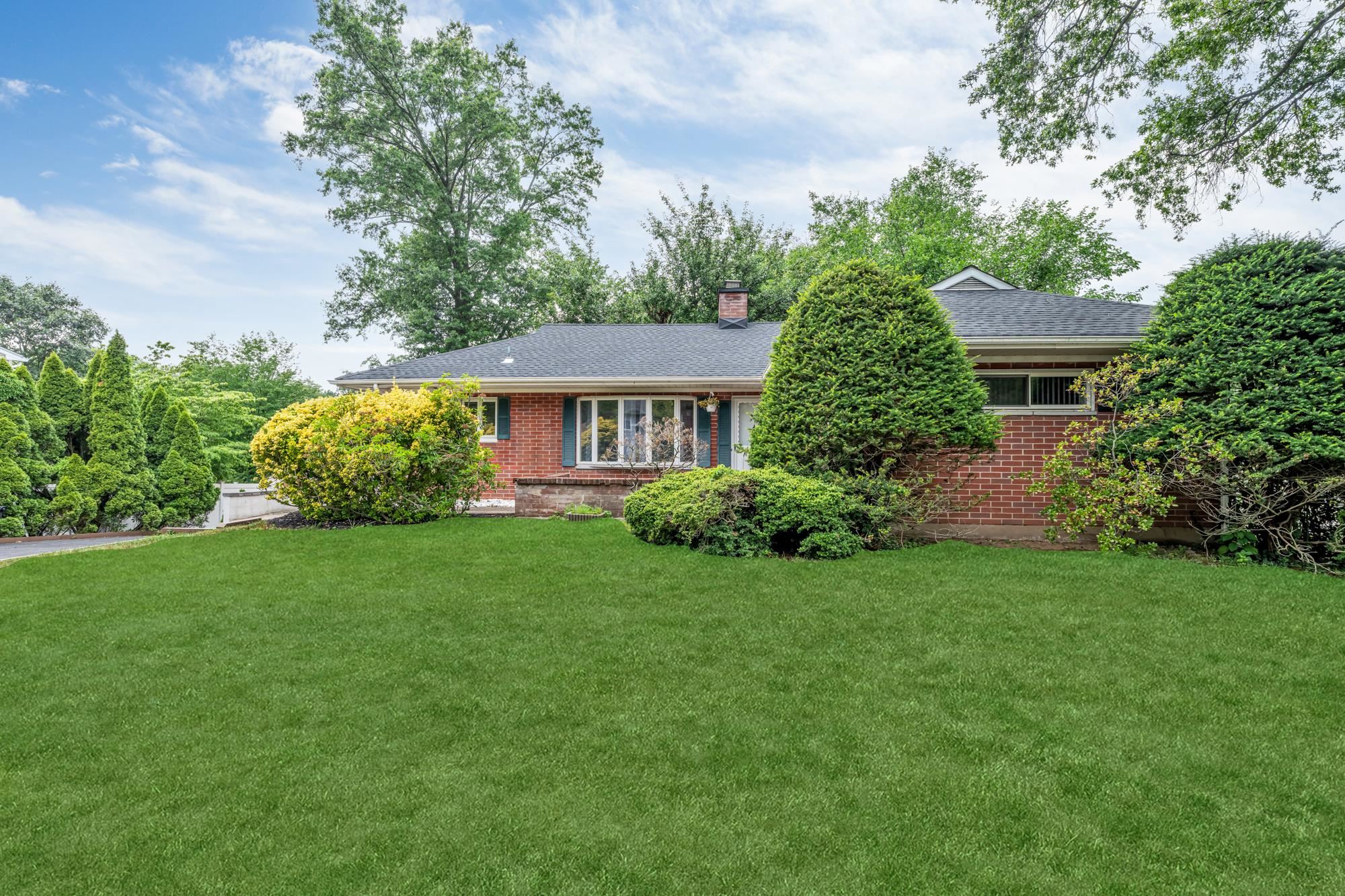 574 CHESTNUT ST - Photo 2