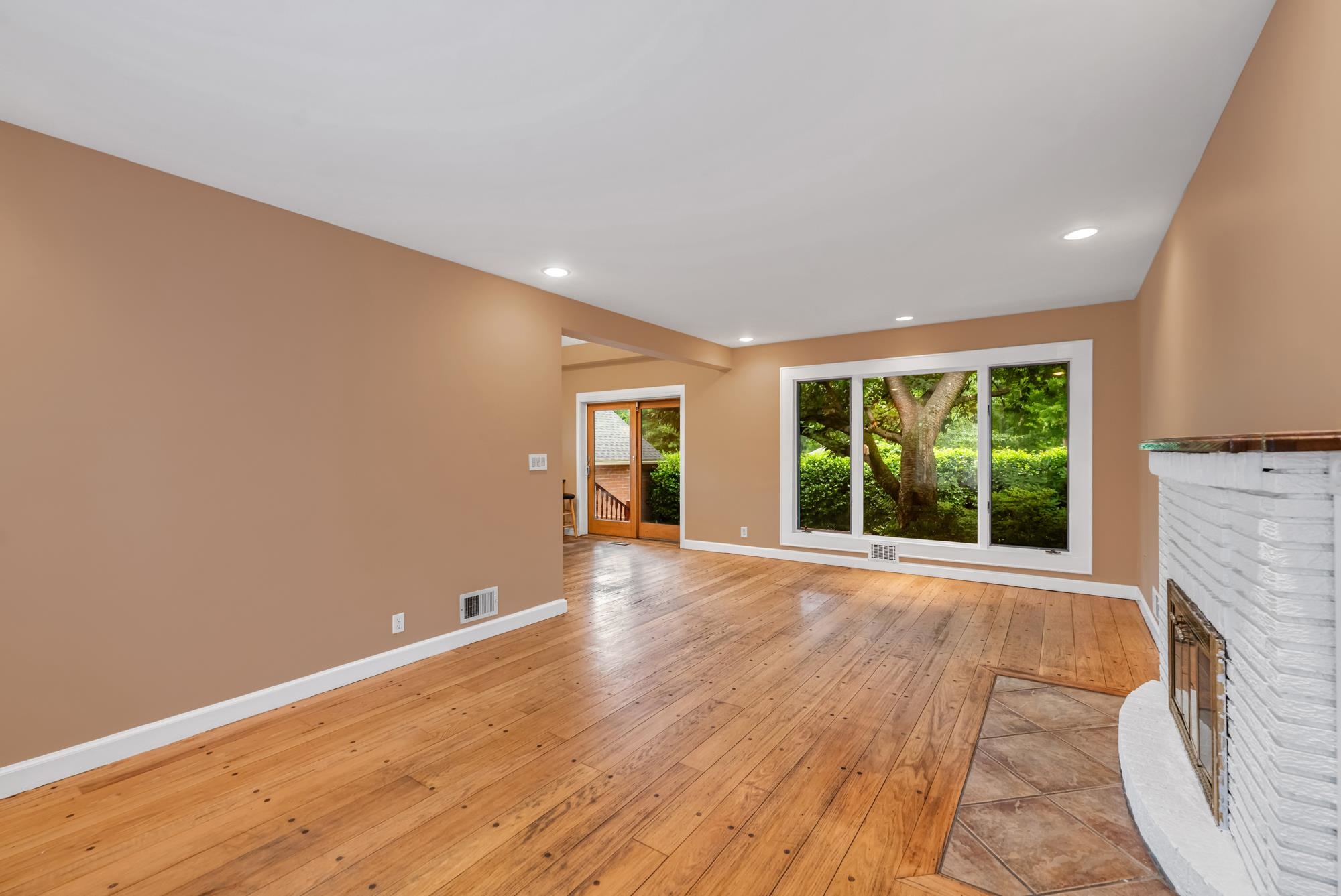 574 CHESTNUT ST - Photo 4