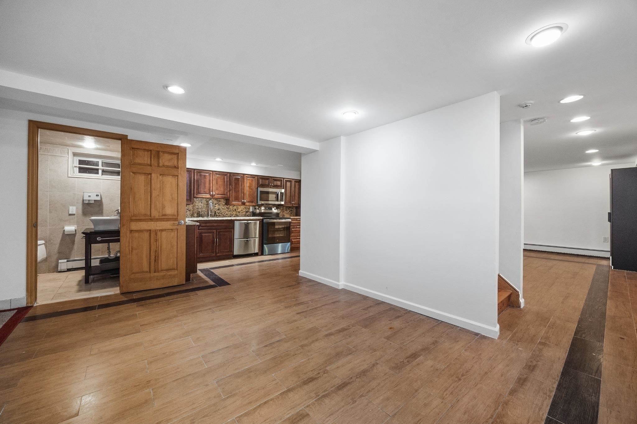 262 GRACE AVE