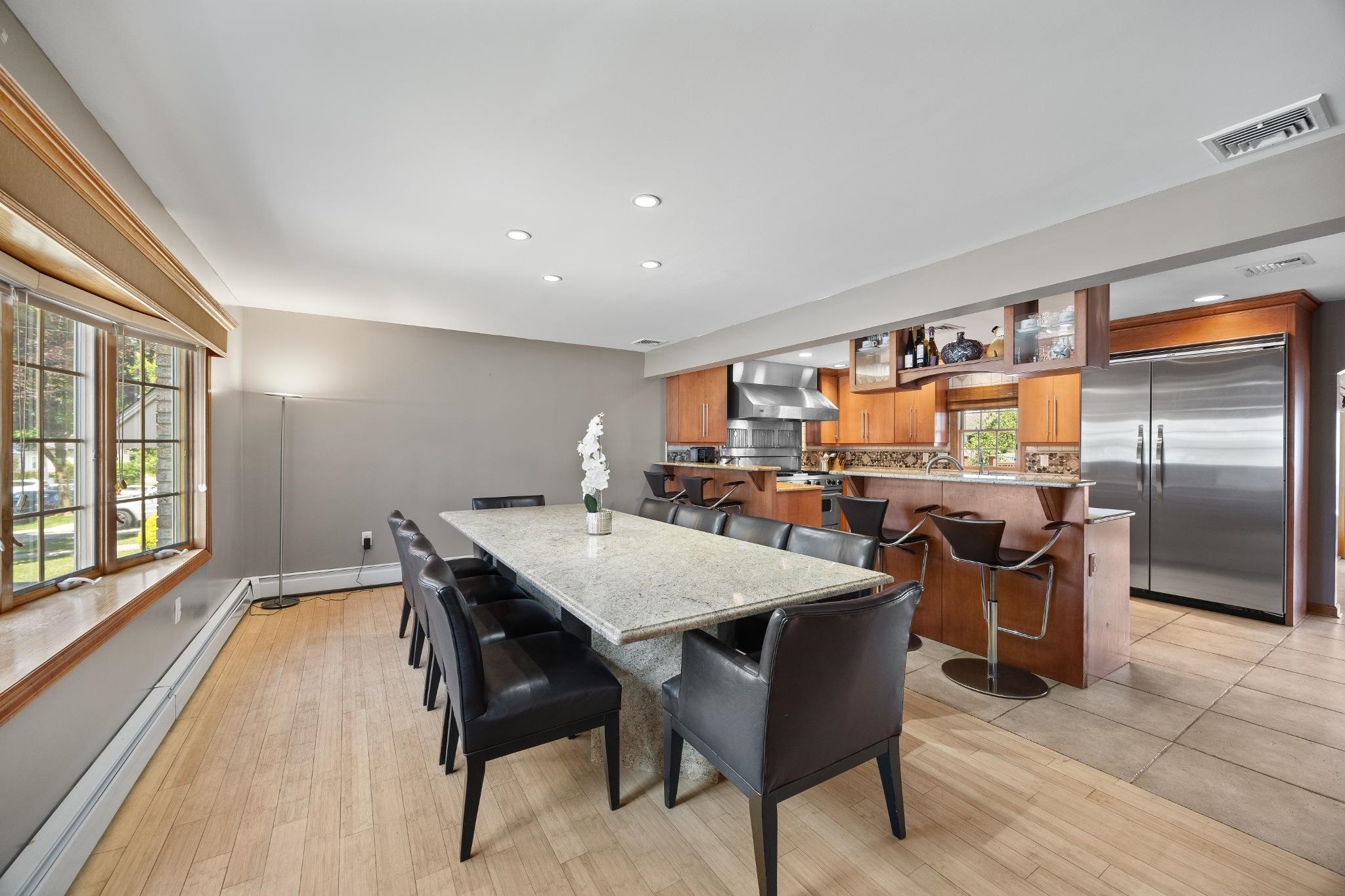262 GRACE AVE - Photo 5
