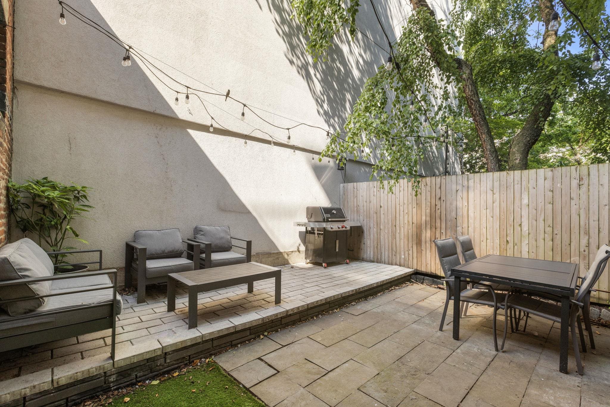 264 7TH ST - Photo 2