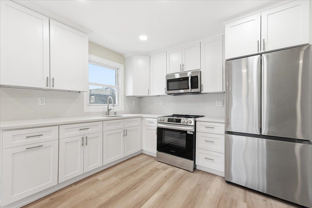 202 41ST ST - Photo 2