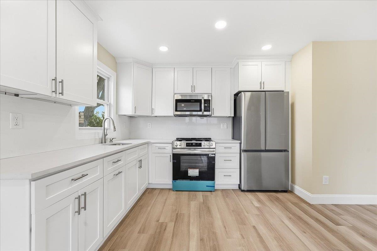 202 41ST ST - Photo 3