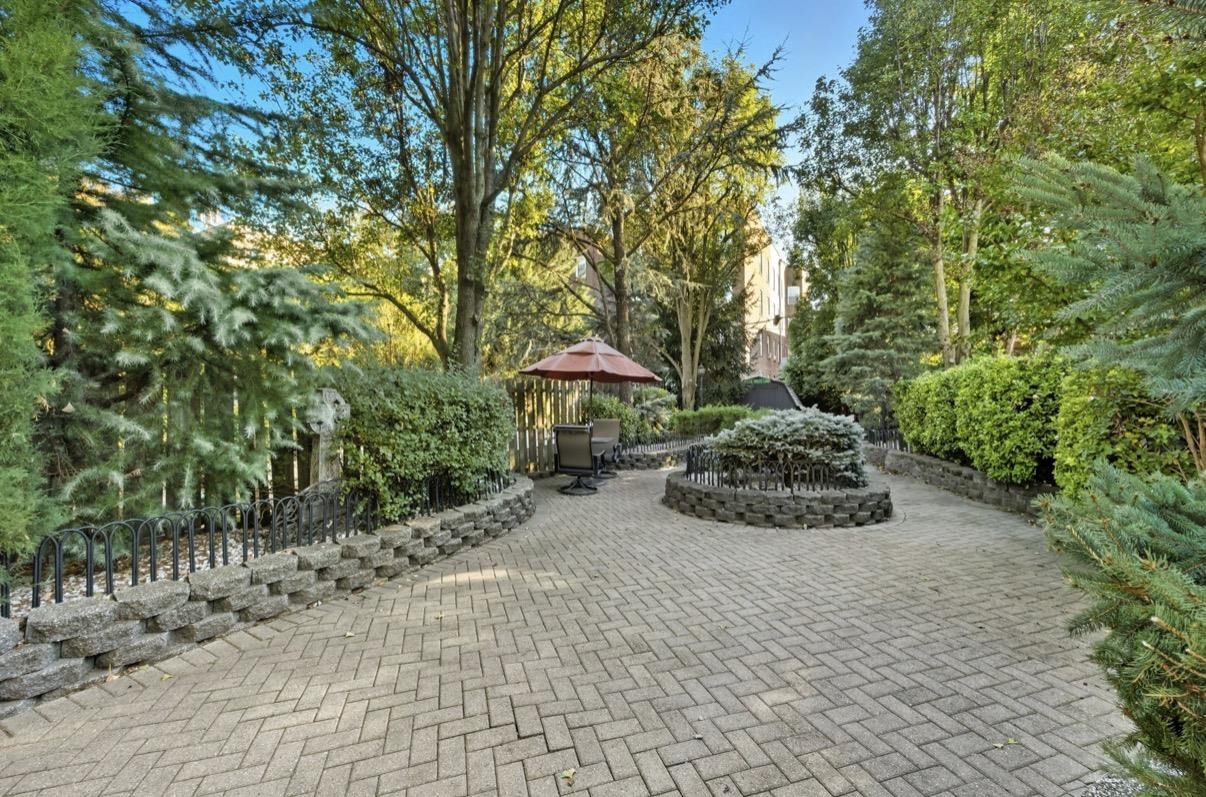 87 SHERMAN PL