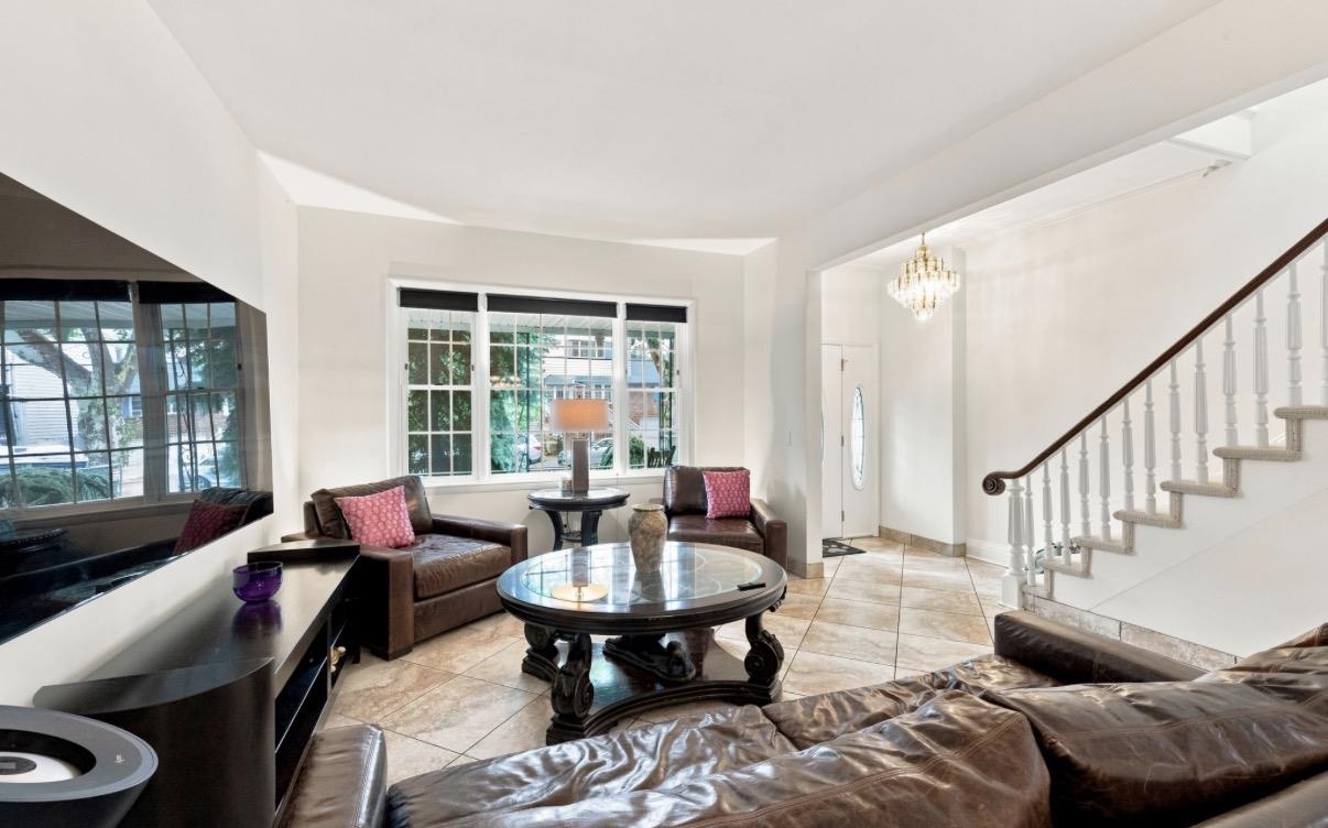 87 SHERMAN PL