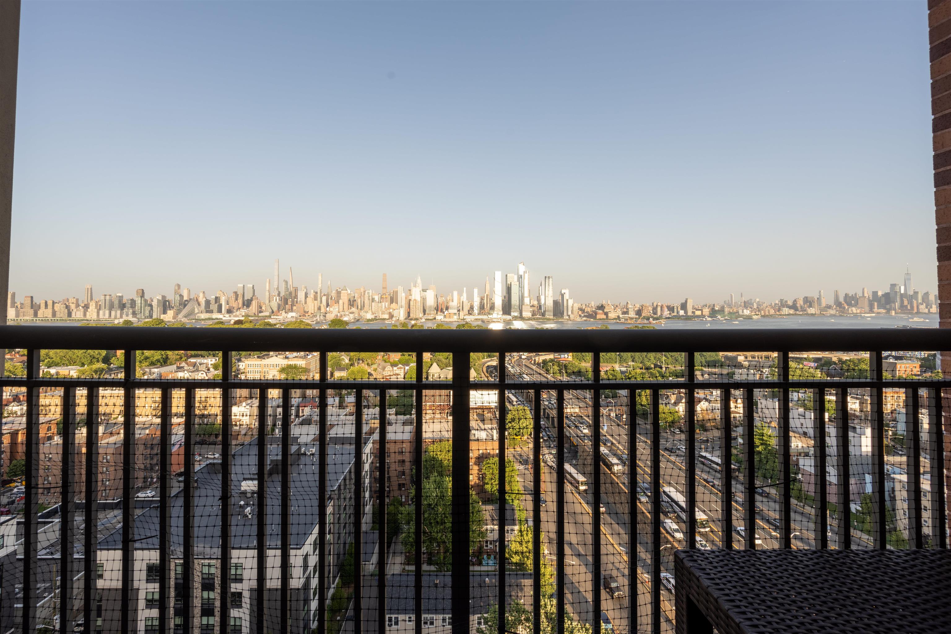 3312 HUDSON AVE - Photo 4