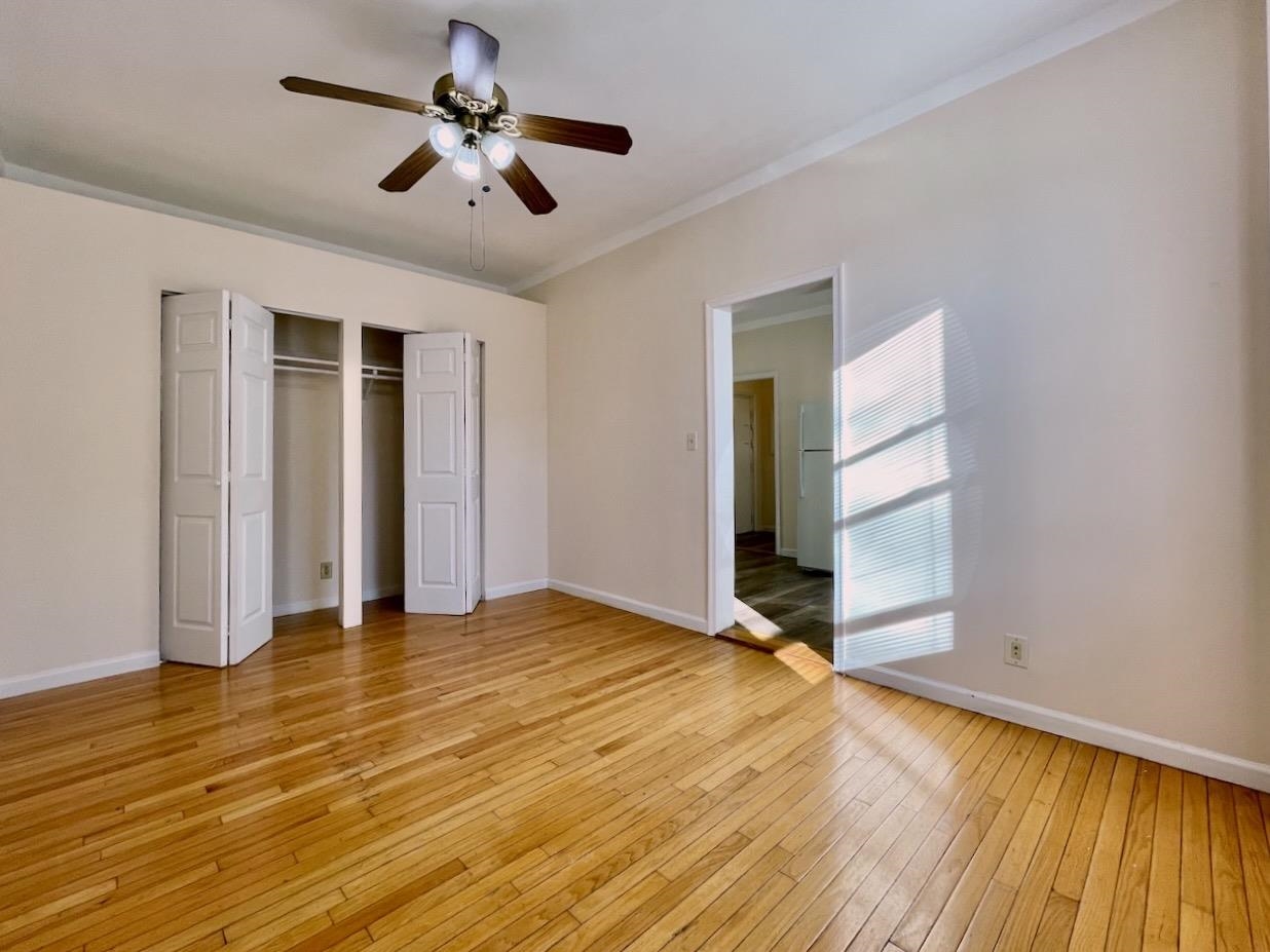 1614 SUMMIT AVE - Photo 2
