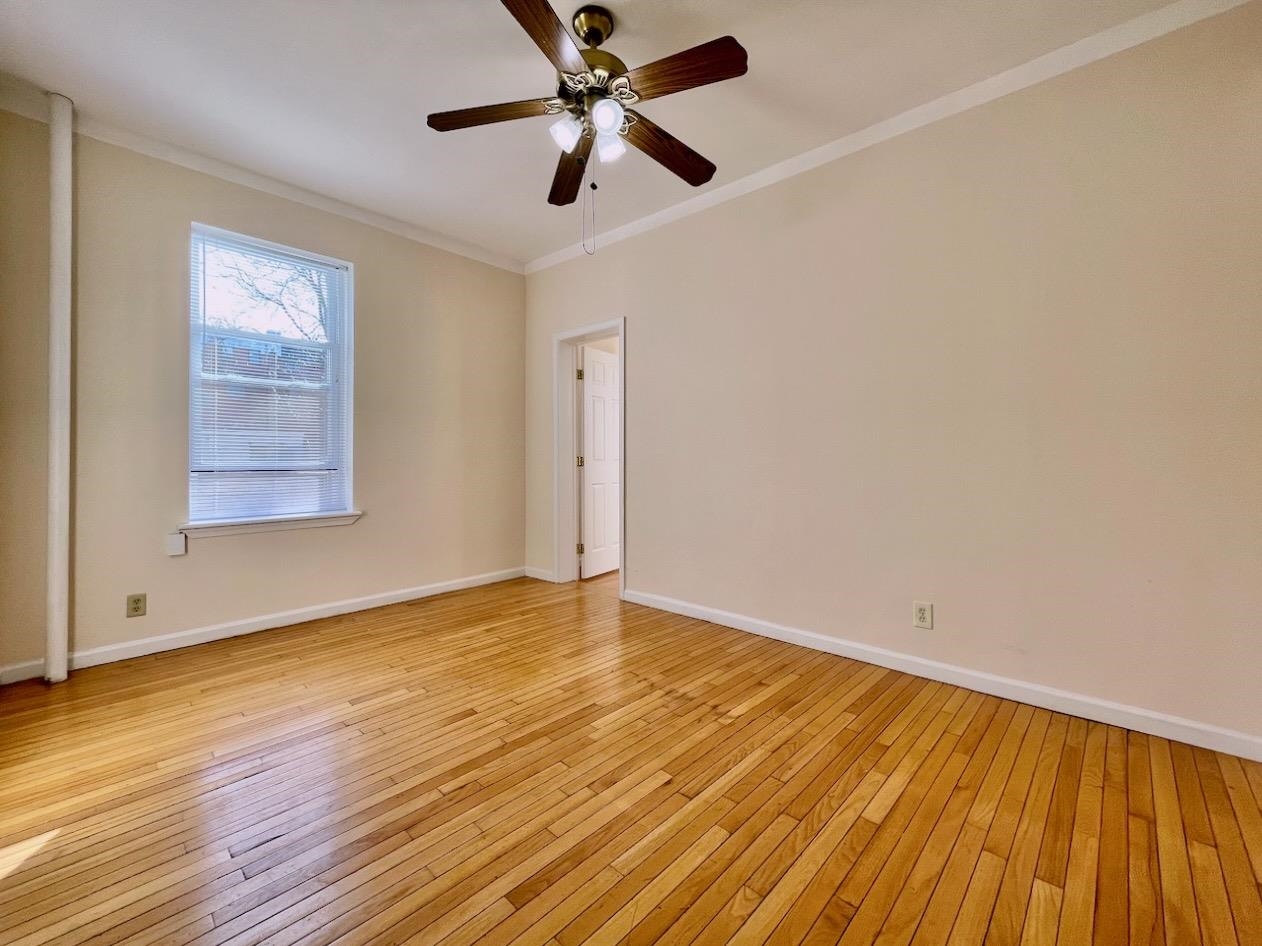 1614 SUMMIT AVE - Photo 3