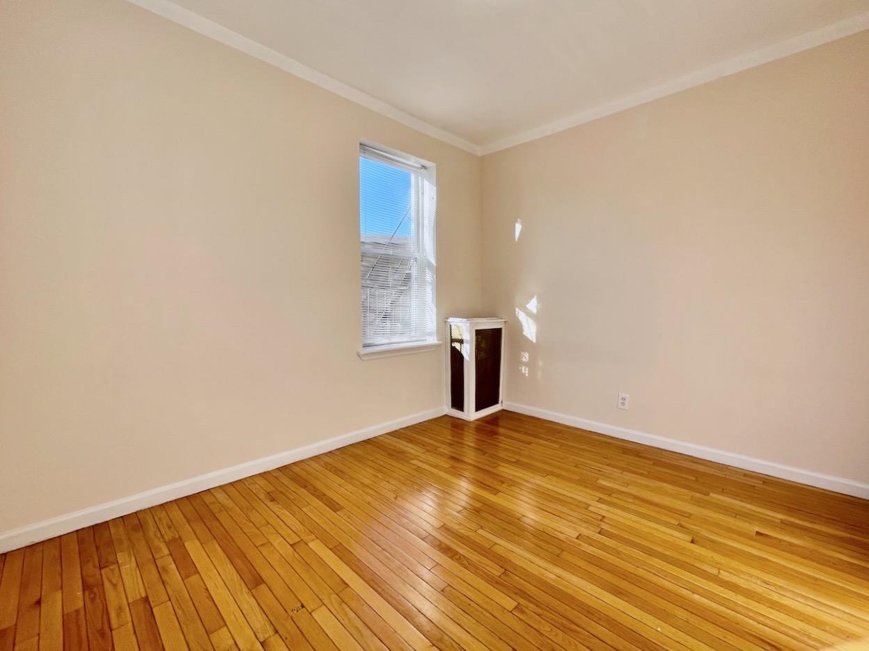 1614 SUMMIT AVE - Photo 5