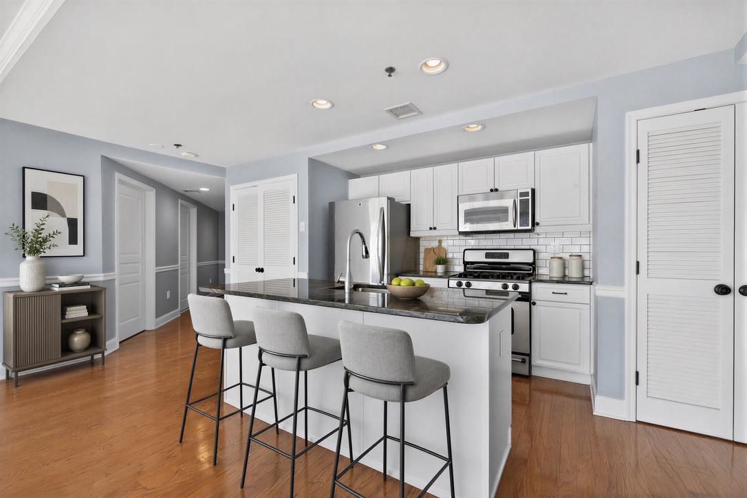 1331 GRAND ST - Photo 3