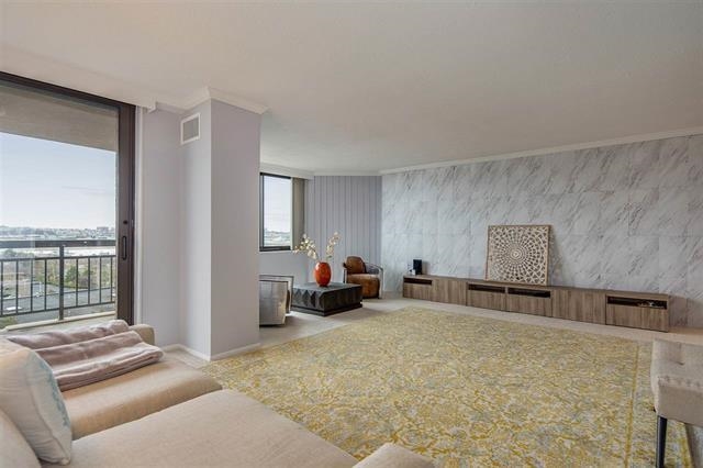 807 HARMON COVE TOWER - Photo 3