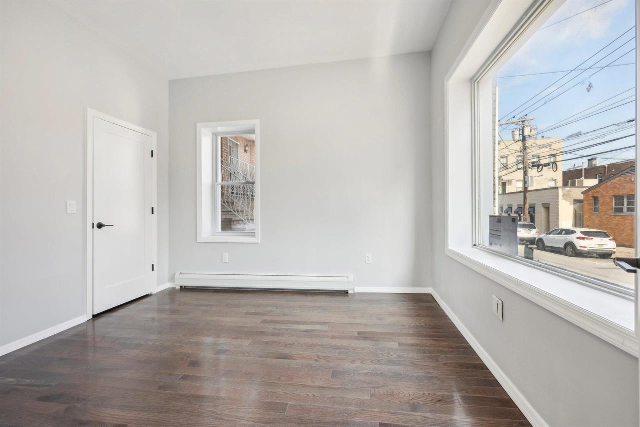 541 70TH ST - Photo 4