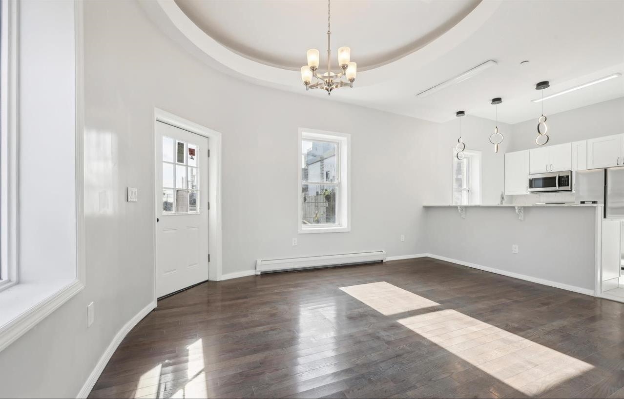 541 70TH ST - Photo 5