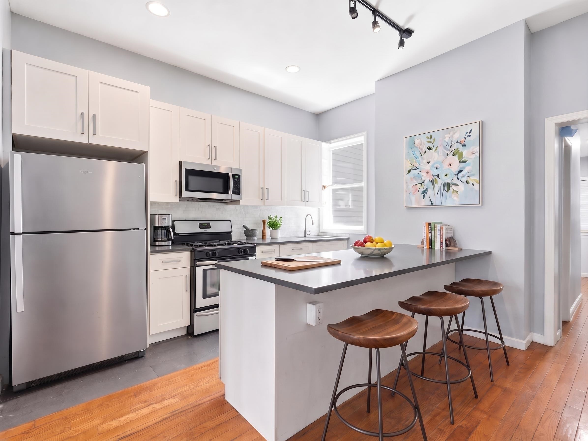 62 VAN REYPEN ST - Photo 2