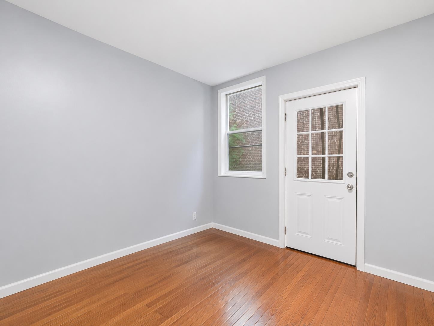 62 VAN REYPEN ST