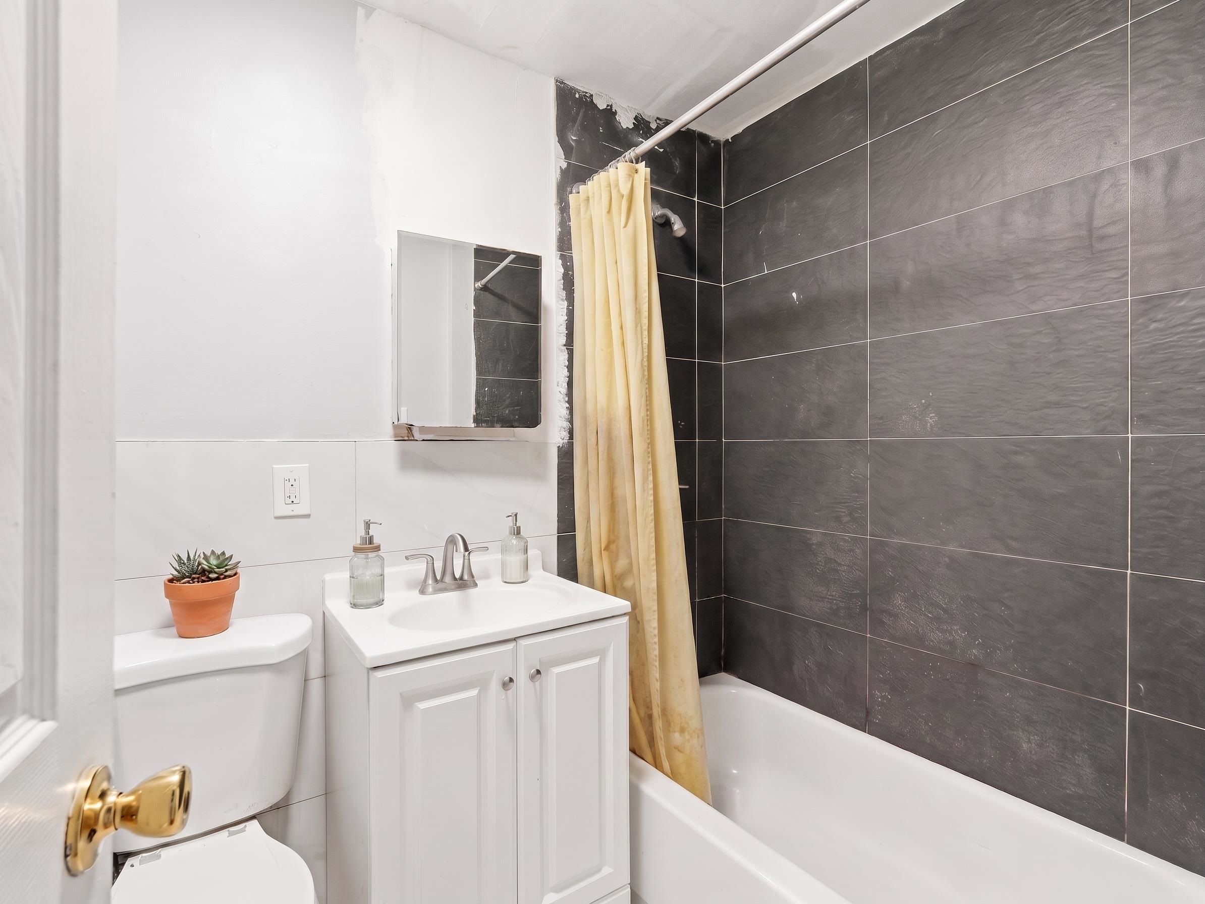 62 VAN REYPEN ST - Photo 4