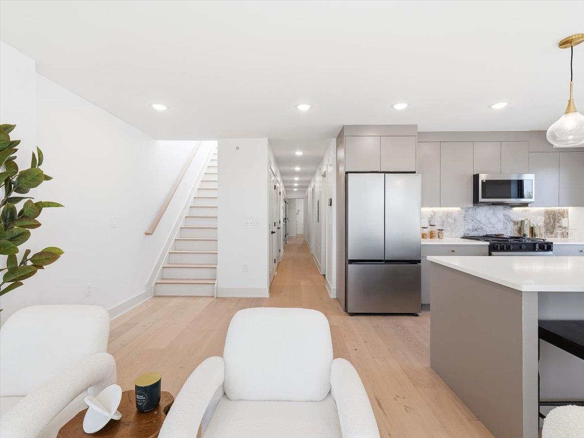 62 GARDNER AVE #3